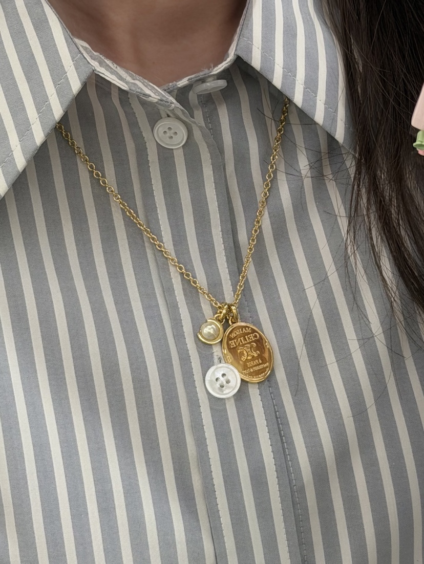 Celine Triomphe Oval Pearl Pendant necklace gold-tone metal with white pearl 45cm with 5cm extender