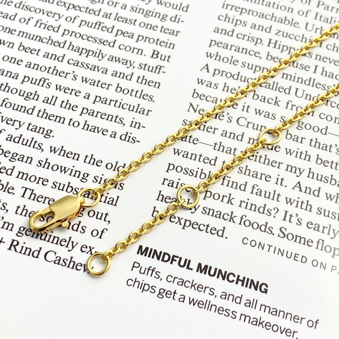 Celine Triomphe Oval Pearl Pendant necklace gold-tone metal with white pearl 45cm with 5cm extender