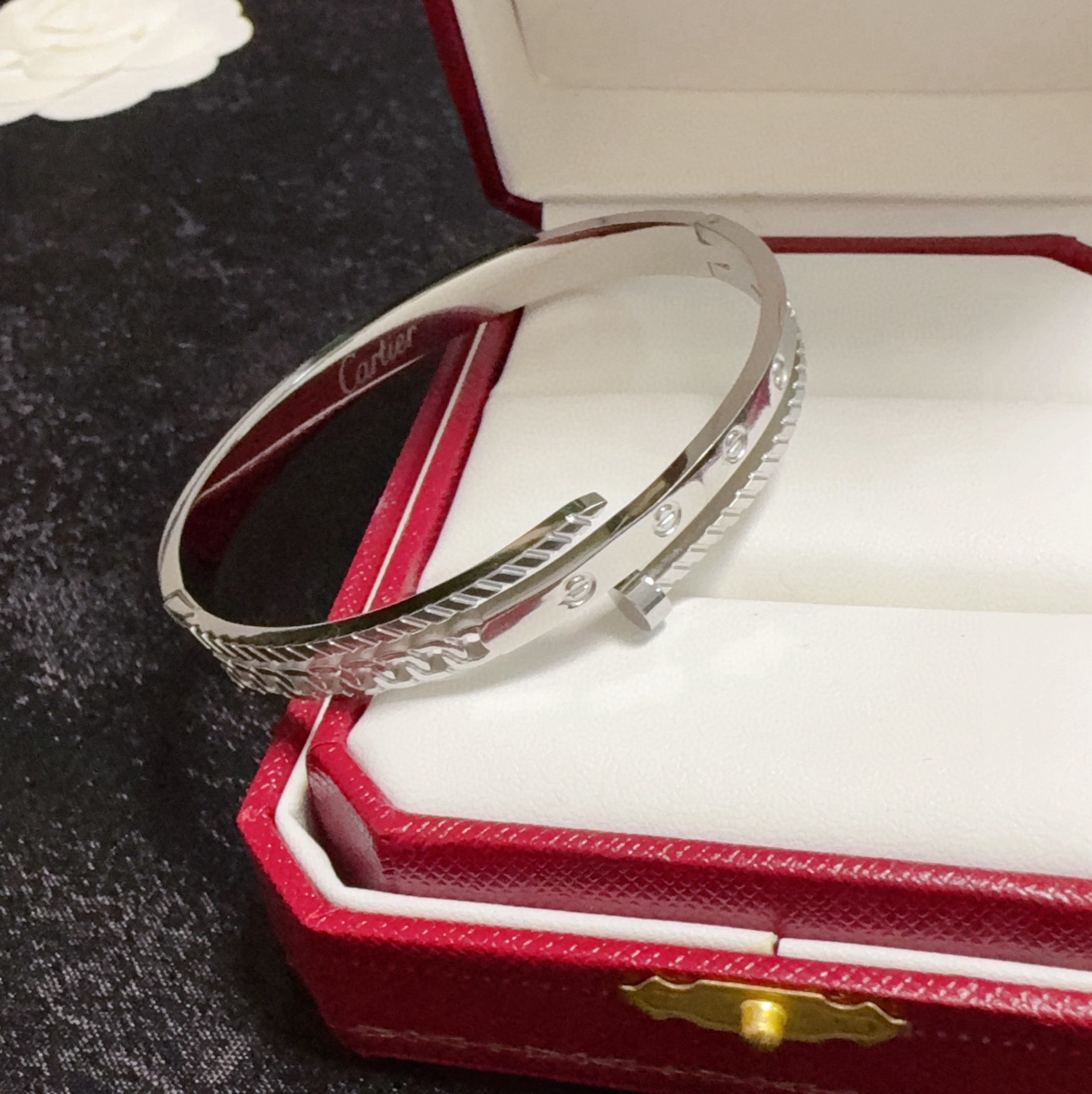 Cartier LOVE Nail Chain Cuff bracelet 18k yellow gold 17