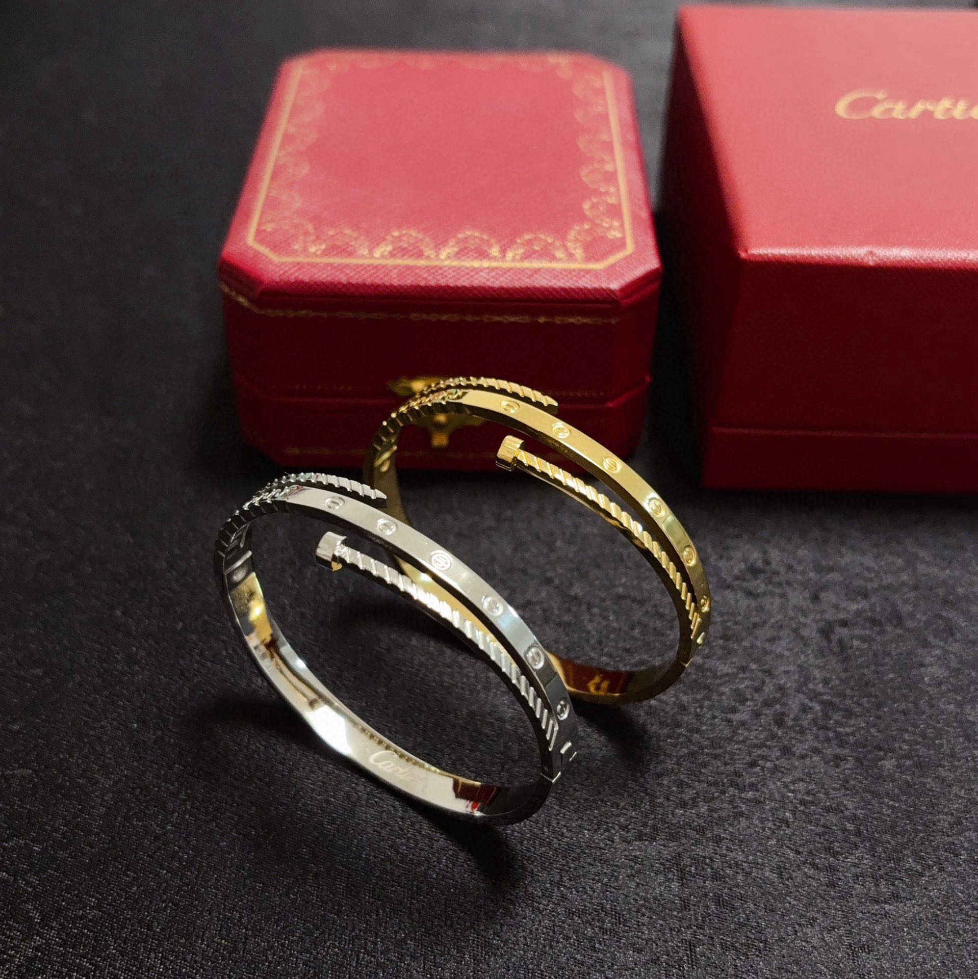 Cartier LOVE Nail Chain Cuff bracelet 18k yellow gold 17