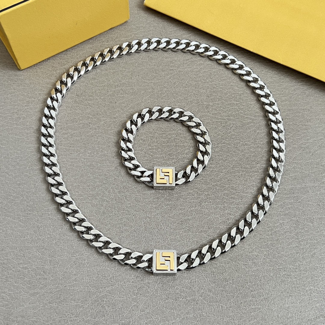 Fendi FF Logo Cuban Chain bracelet Silver-tone metal with gold-tone FF logo accent 20cm