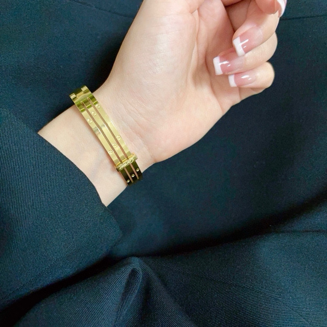 Cartier Maillon Panthere Three-Row Bangle bracelet 18k yellow gold 17