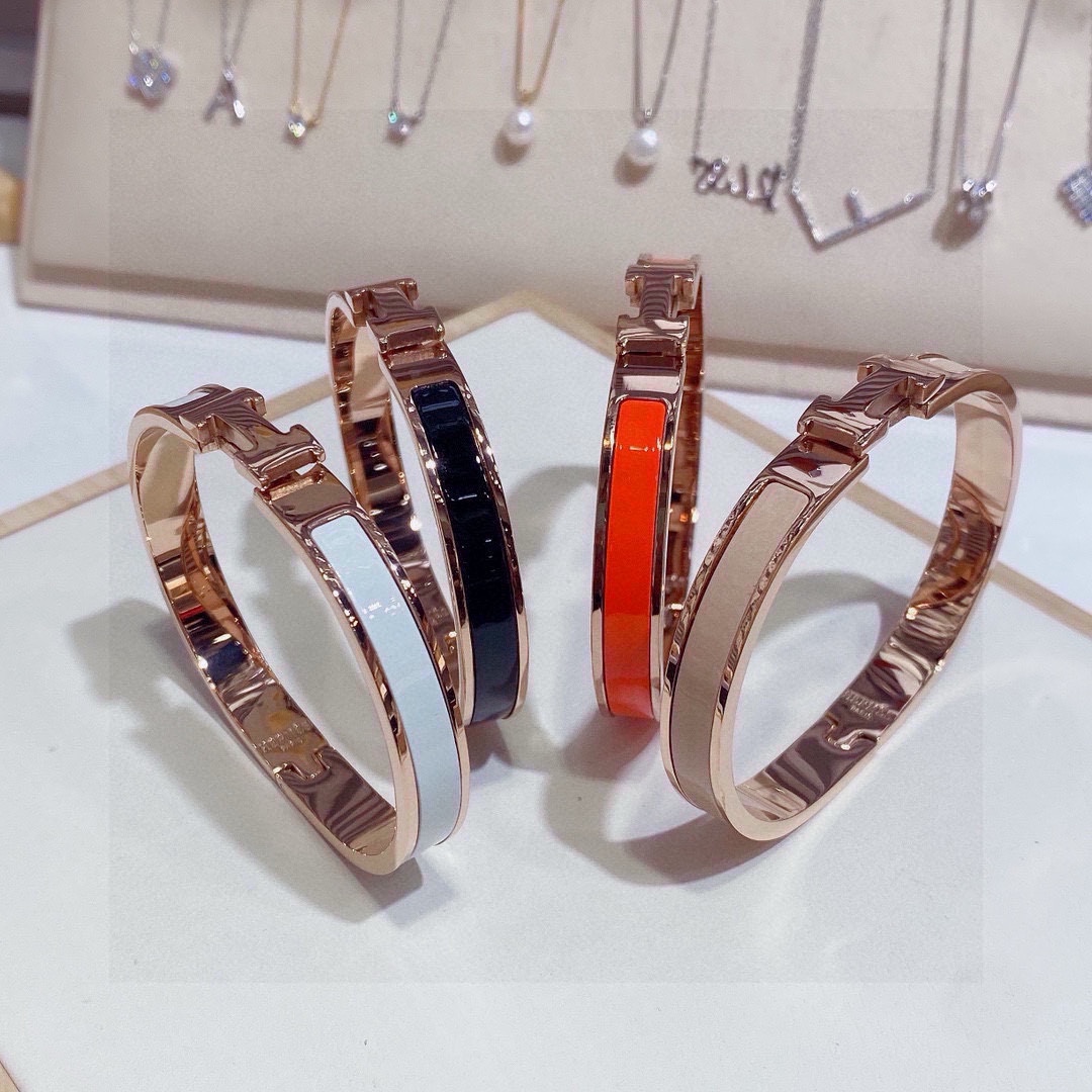 Bracciale Hermes Clic H Metallo oro rosa con smalto nelle opzioni bianco nero arancione e beige 8 mm MM