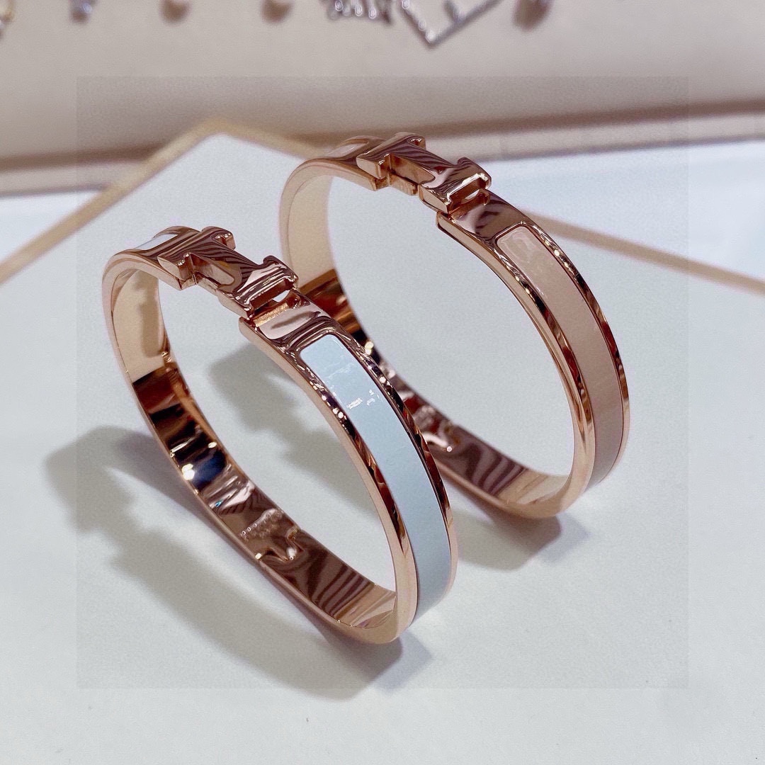 Bracciale Hermes Clic H Metallo oro rosa con smalto nelle opzioni bianco nero arancione e beige 8 mm MM