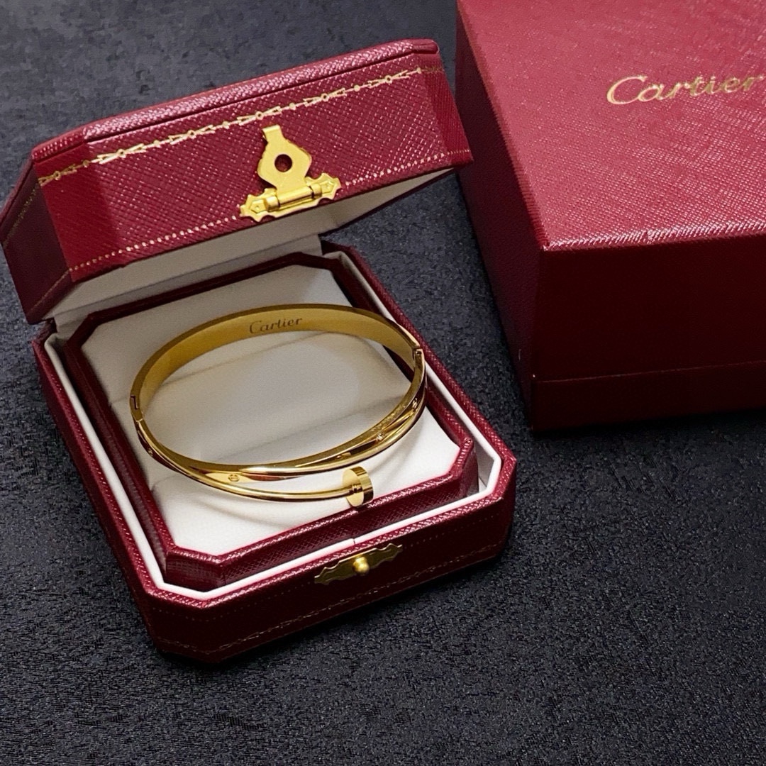 Cartier Juste un Clou bracelet 18k yellow gold with clear diamond accents 17