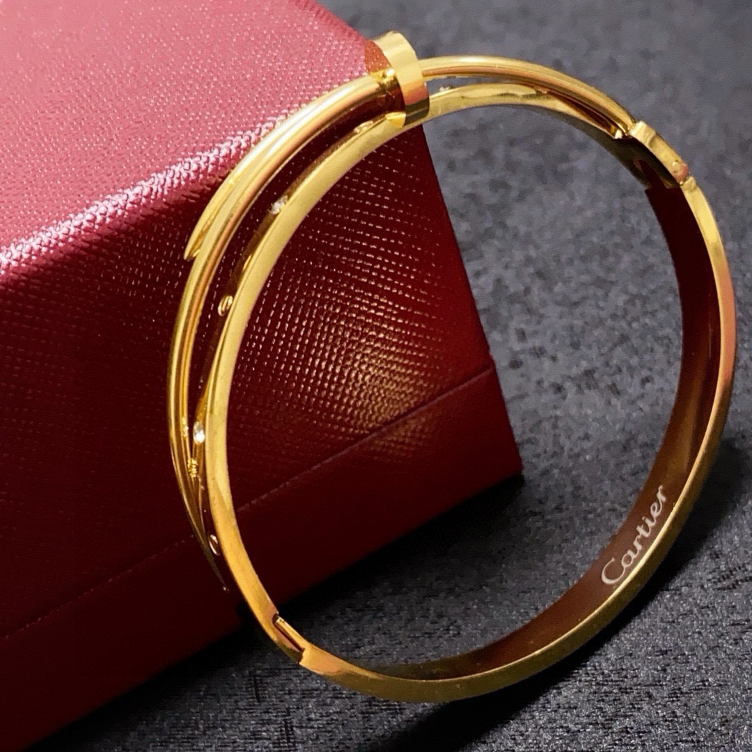 Cartier Juste un Clou bracelet 18k yellow gold with clear diamond accents 17