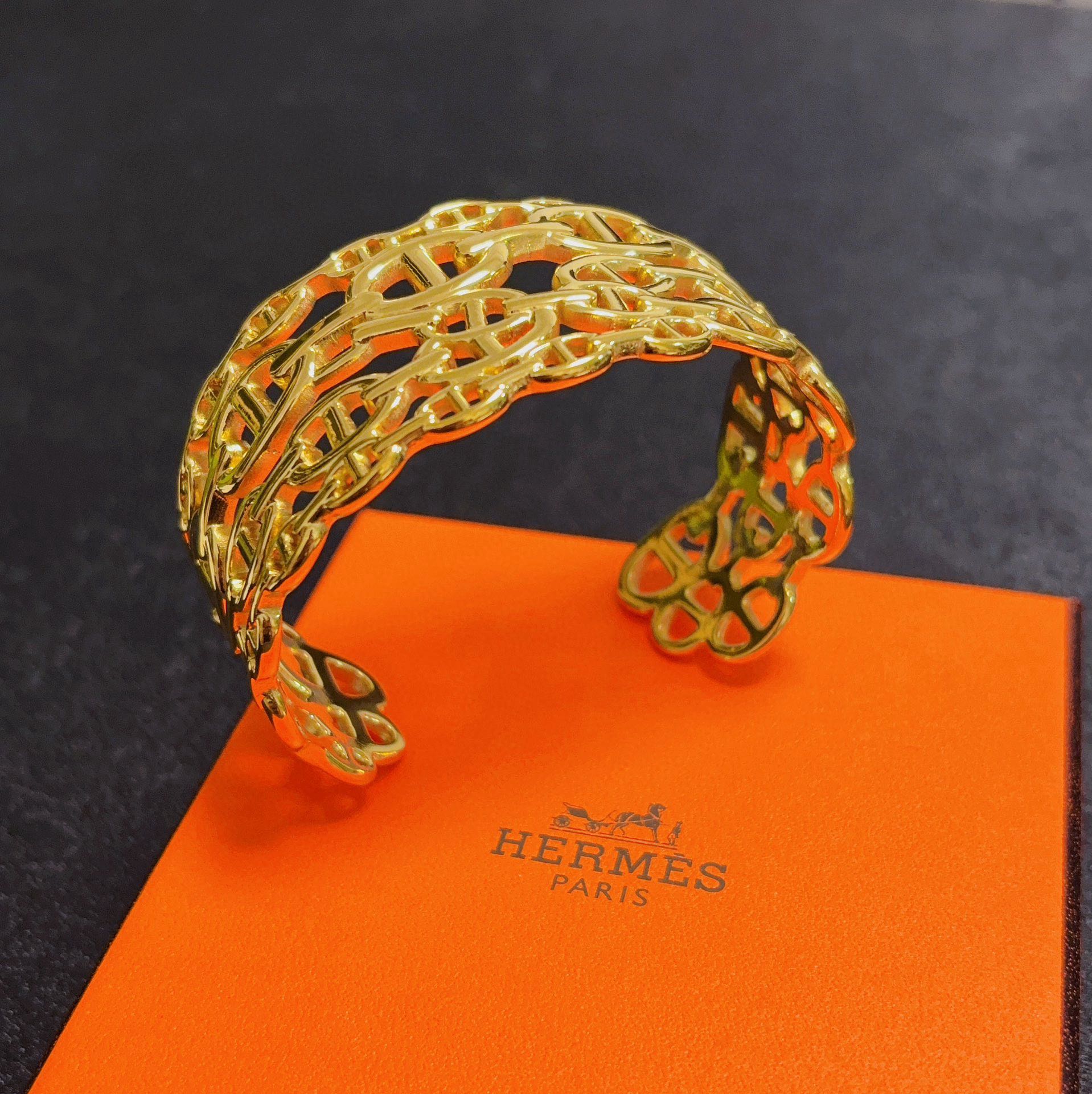 Bracciale Hermes Chaine d Ancre Enchainee MM Bracciale in metallo color oro e metallo argentato senza pietre preziose
