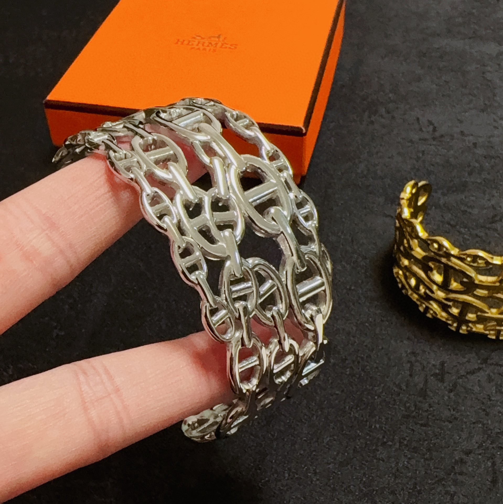 Bracciale Hermes Chaine d Ancre Enchainee MM Bracciale in metallo color oro e metallo argentato senza pietre preziose