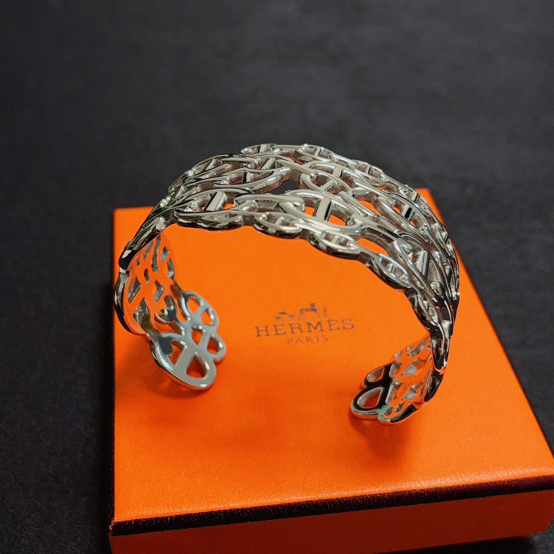 Bracciale Hermes Chaine d Ancre Enchainee MM Bracciale in metallo color oro e metallo argentato senza pietre preziose