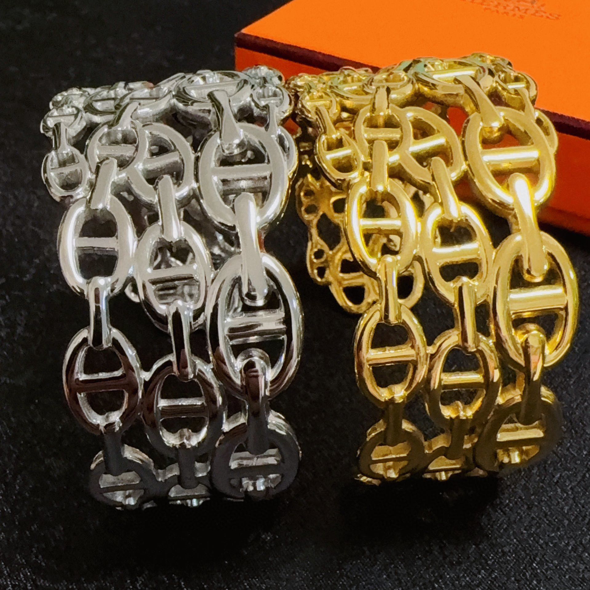 Bracciale Hermes Chaine d Ancre Enchainee MM Bracciale in metallo color oro e metallo argentato senza pietre preziose