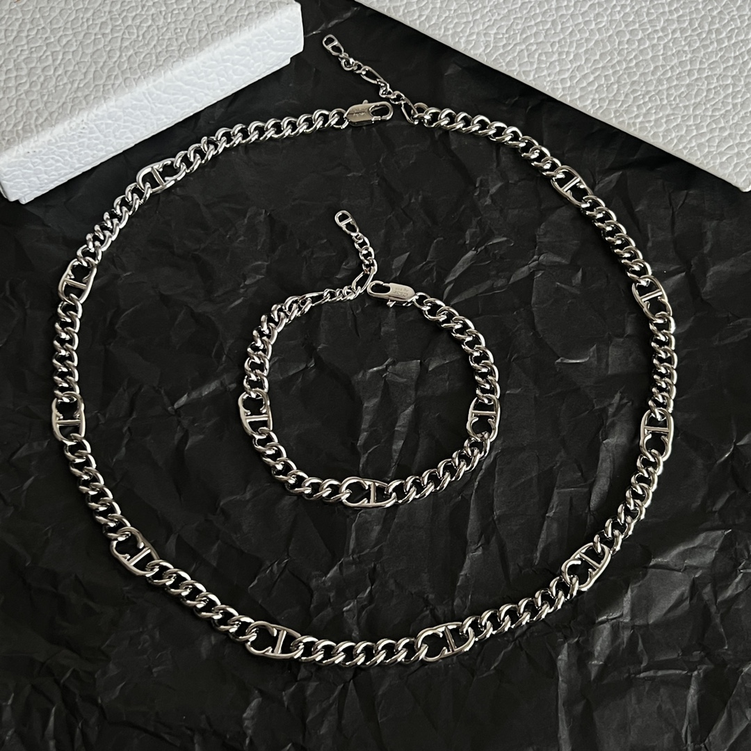 Dior CD Icon Curb Chain necklace silver-toned metal 50cm with 5cm extender