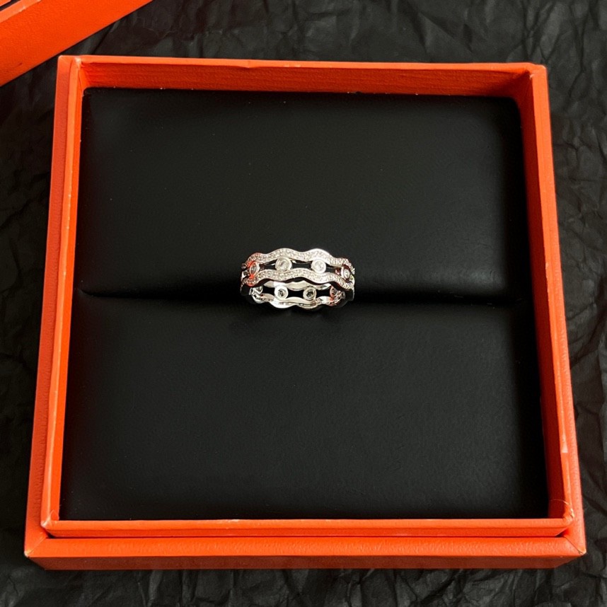 Anello Hermes Chaine d Ancre Waves in oro bianco 18 carati con accenti di diamanti chiari Oro rosa 18 carati con accenti di diamanti chiari EU 52