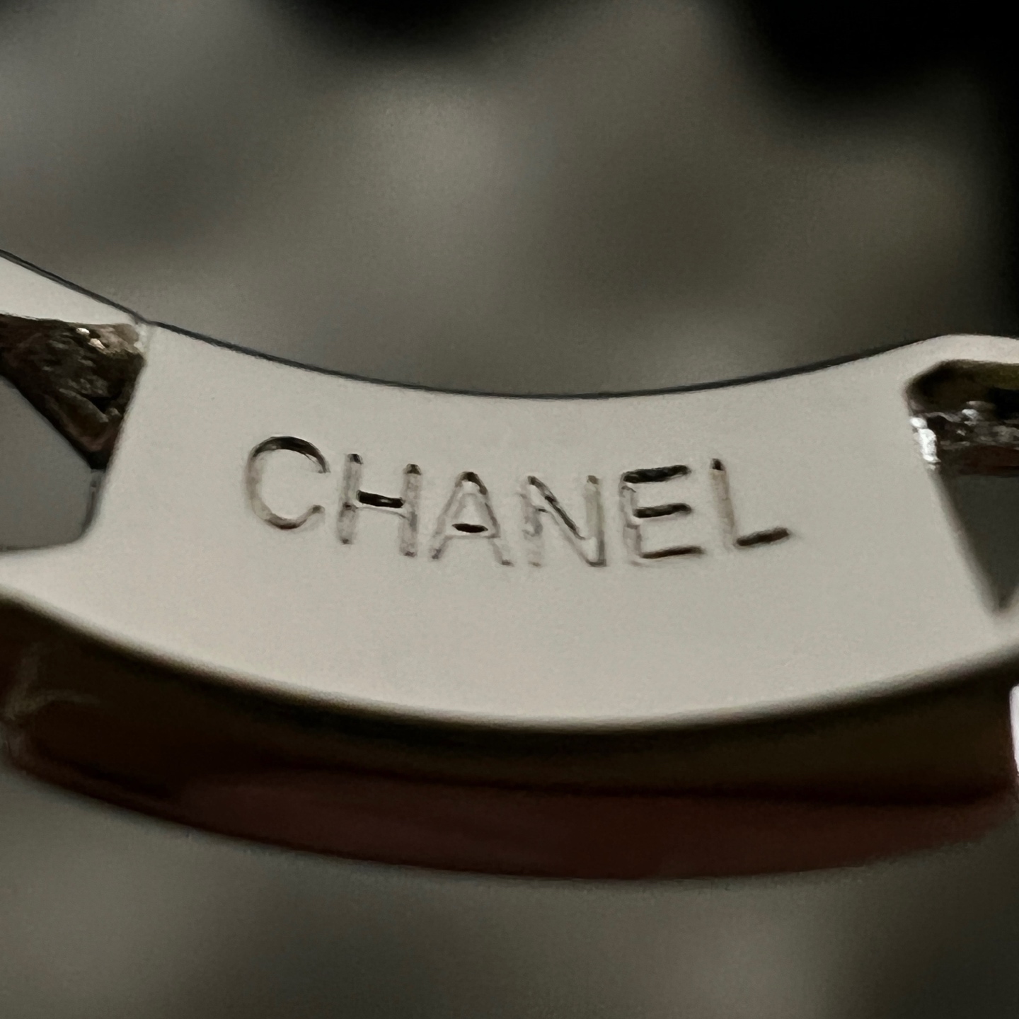 Chanel CC Logo Chain Link Ring ring Silver-toned metal with black enamel CC logo US 7
