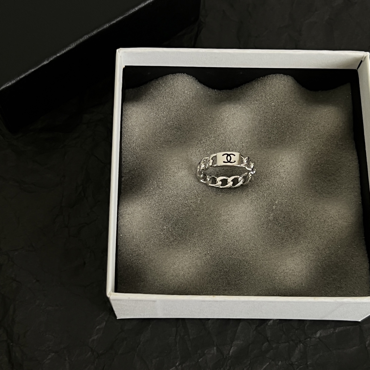 Chanel CC Logo Chain Link Ring ring Silver-toned metal with black enamel CC logo US 7