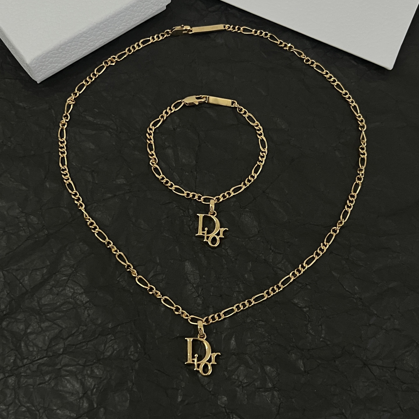 Dior Dior Logo Charm Figaro Chain bracelet Gold-tone metal no gemstones 18cm