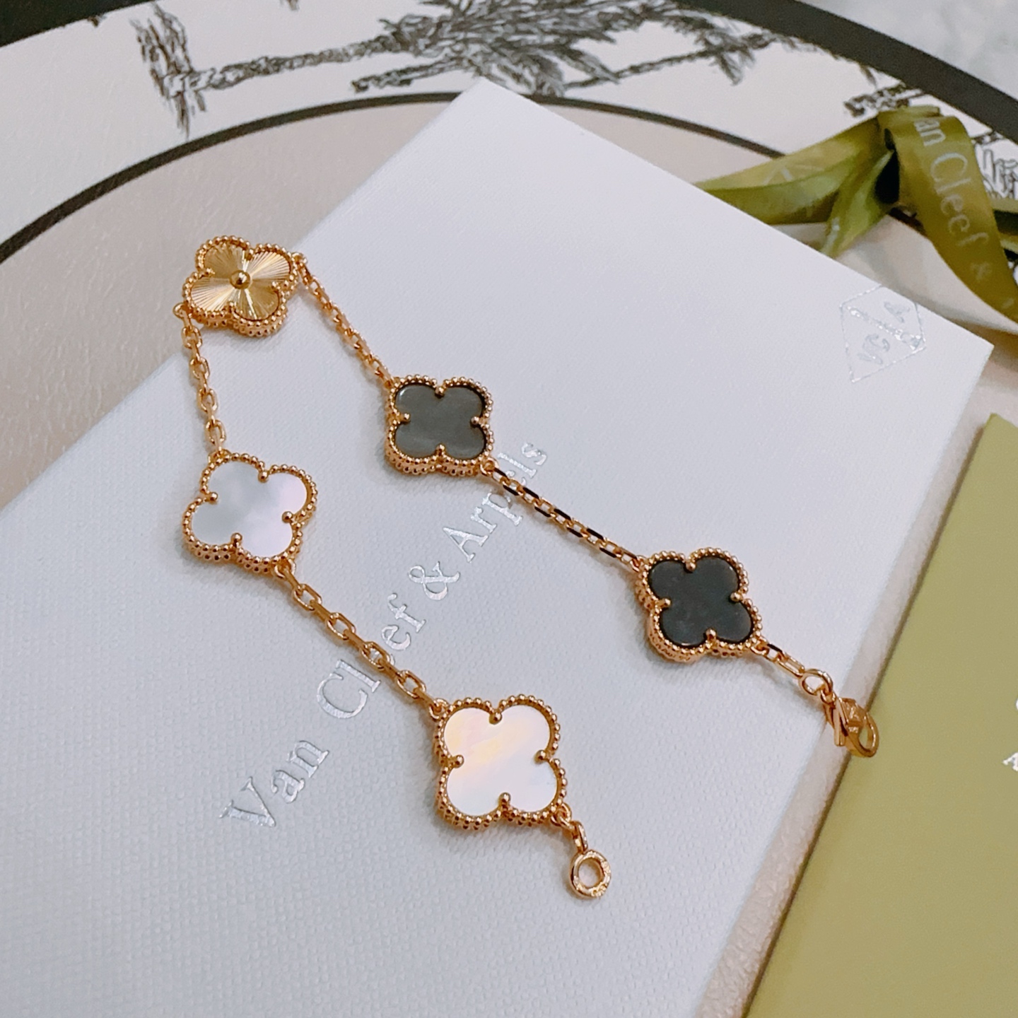 Van Cleef Arpels Alhambra bracelet Rose gold metal with white mother-of-pearl gray mother-of-pearl and rose gold guilloche clover motifs 19cm