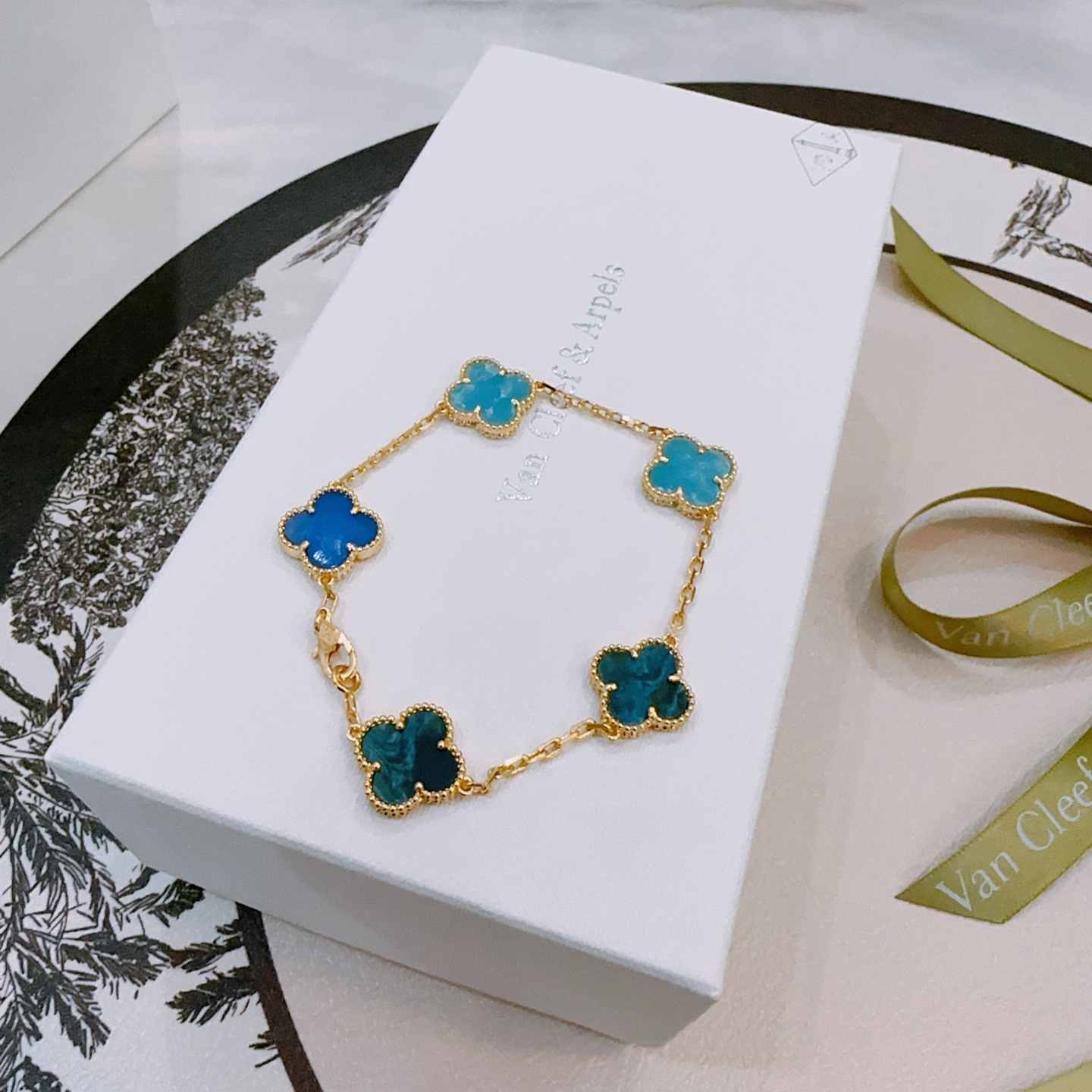 Van Cleef Arpels Alhambra bracelet Yellow gold with multi-tone blue clover stones royal blue sky blue teal blue 18cm