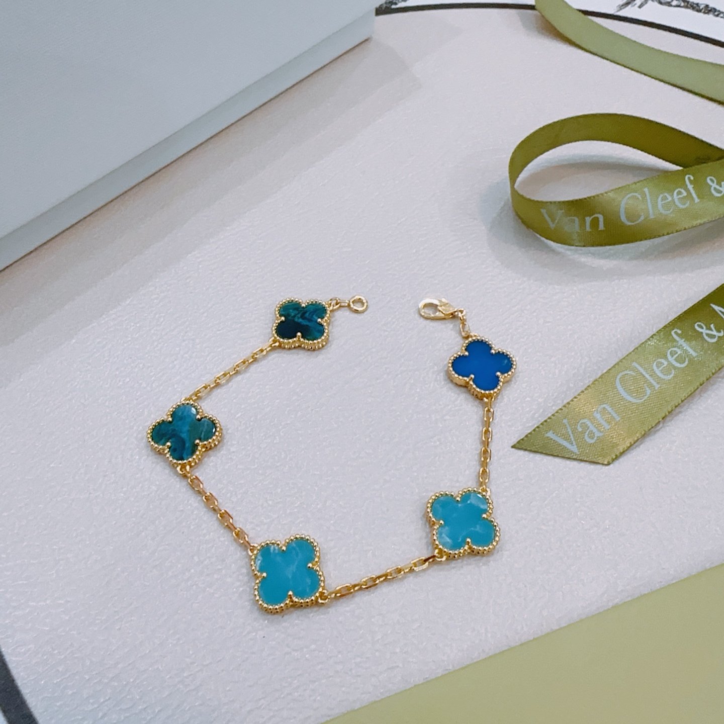 Van Cleef Arpels Alhambra bracelet Yellow gold with multi-tone blue clover stones royal blue sky blue teal blue 18cm