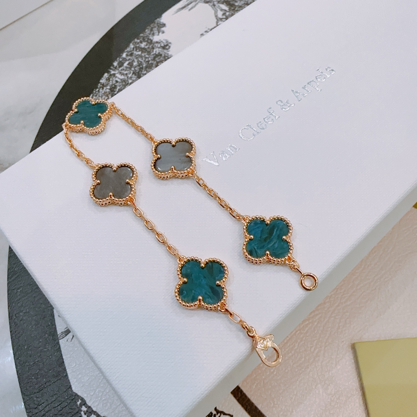 Van Cleef Arpels Alhambra bracelet Rose gold metal with teal blue agate and gray mother-of-pearl clover motifs 17cm