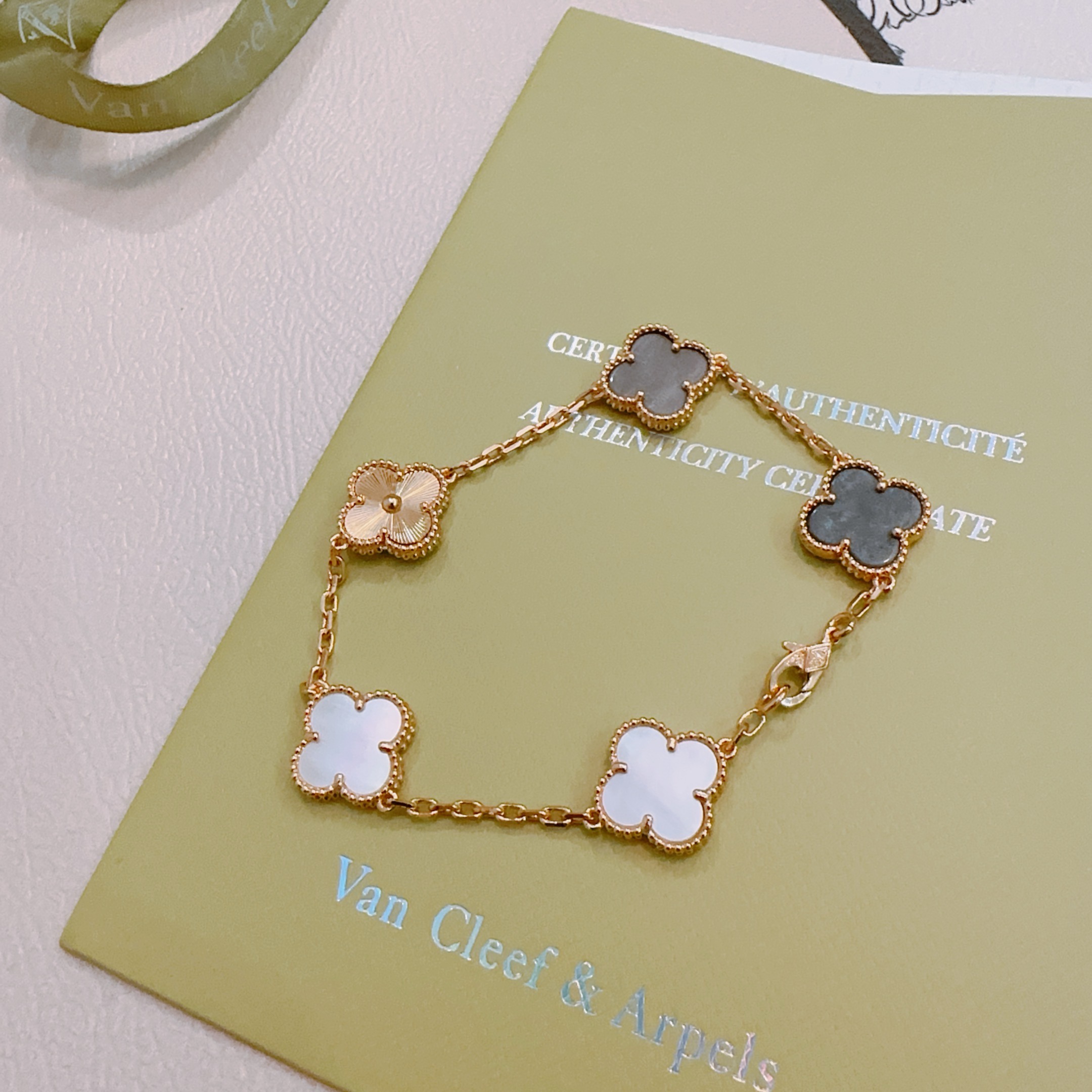 Van Cleef Arpels Alhambra bracelet Rose gold metal with white mother-of-pearl gray mother-of-pearl and guilloche rose gold clover motifs 18cm