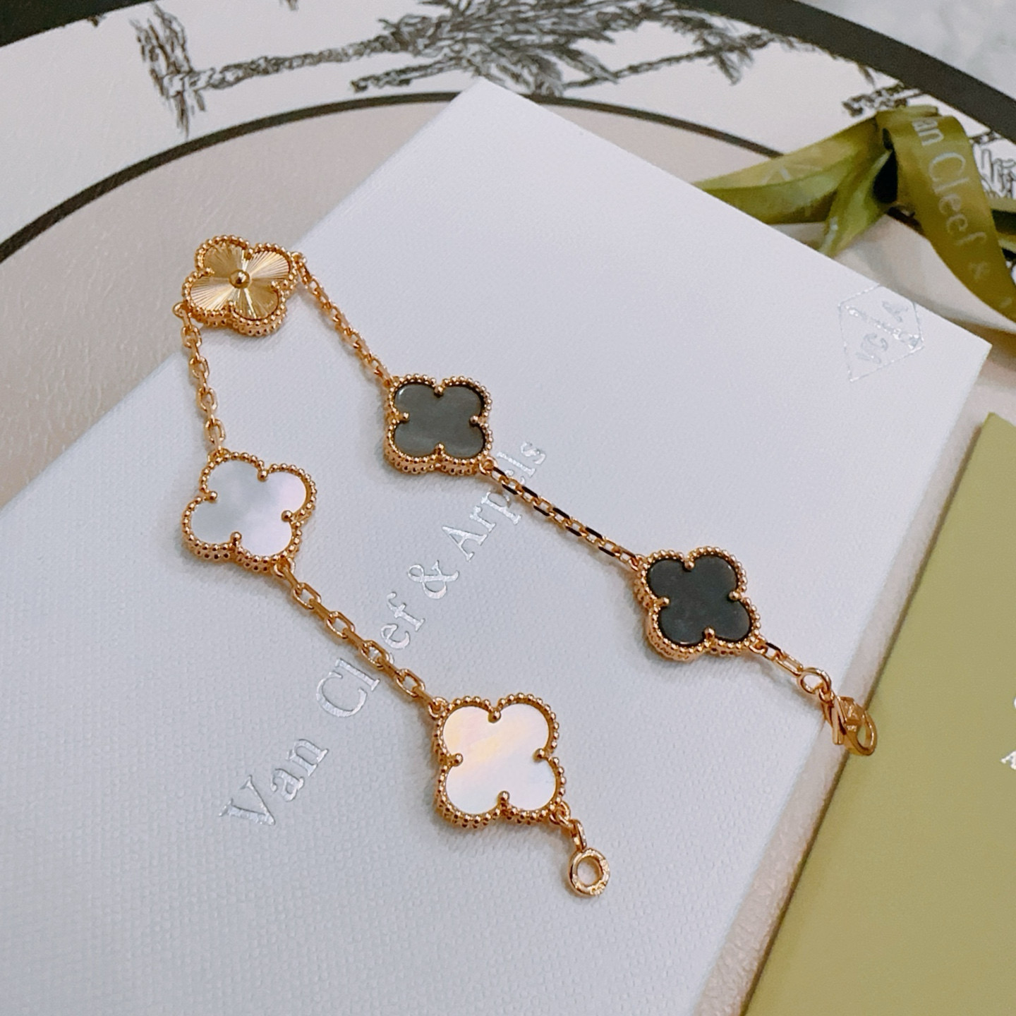 Van Cleef Arpels Alhambra bracelet Rose gold metal with white mother-of-pearl gray mother-of-pearl and guilloche rose gold clover motifs 18cm