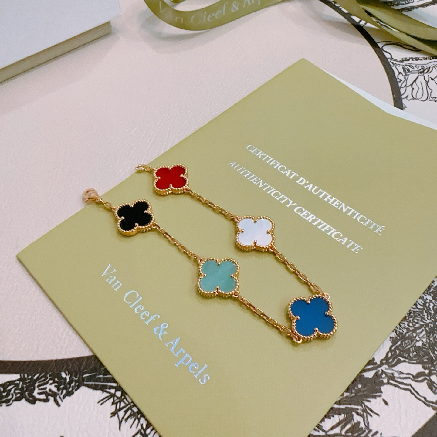 Van Cleef Arpels Alhambra bracelet Rose gold metal with red carnelian white mother-of-pearl blue agate turquoise black onyx clover motifs 18cm