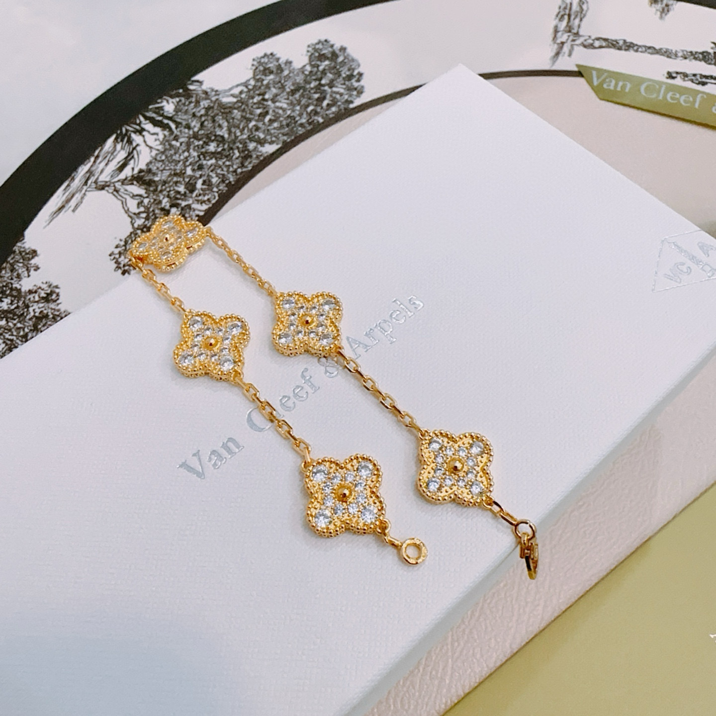 Van Cleef Arpels Alhambra bracelet yellow gold with clear diamond-like stones 18cm