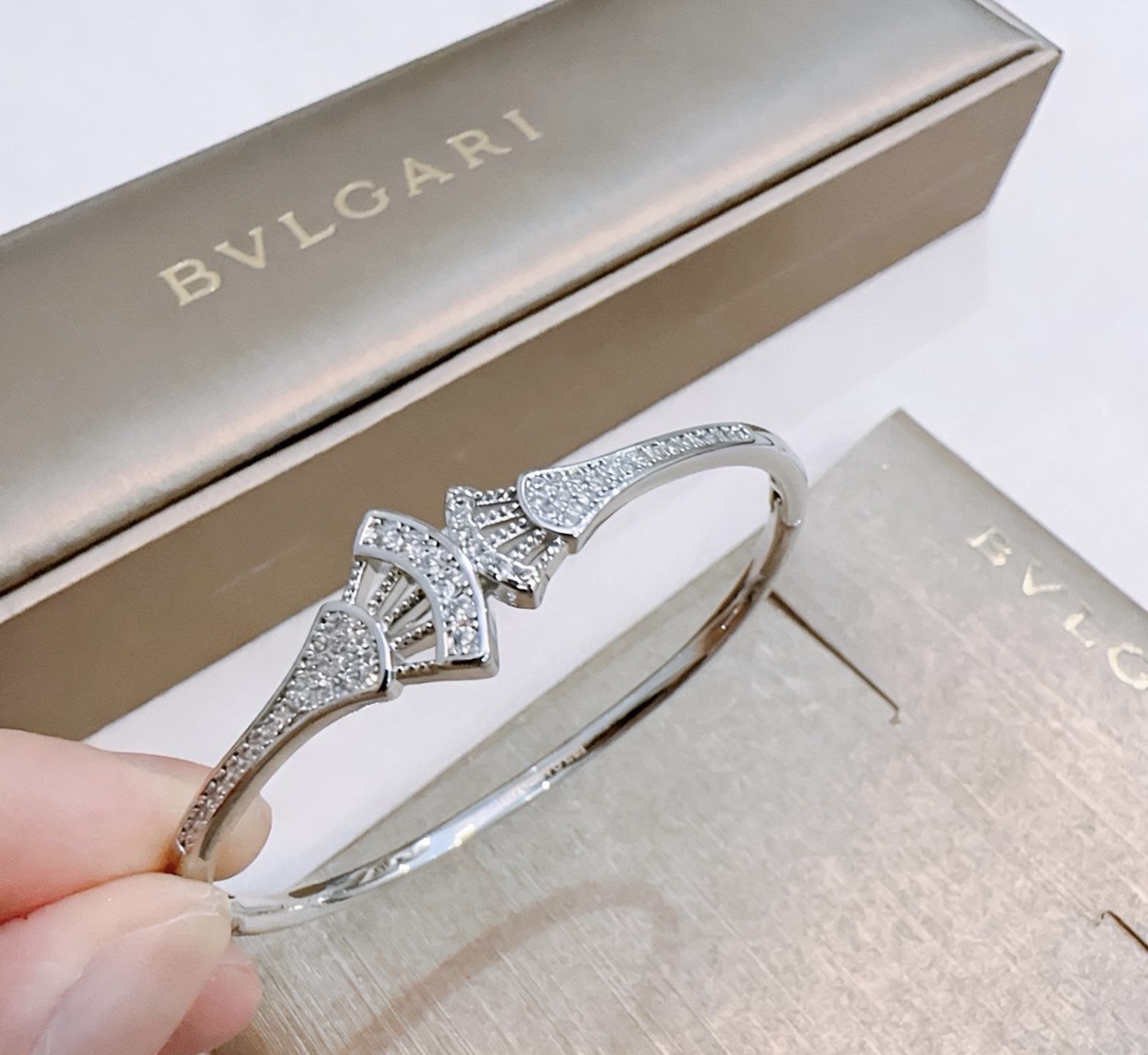 Bvlgari Divas Dream bracelet 18K yellow gold with pave diamonds 18K white gold with pave diamonds 17cm