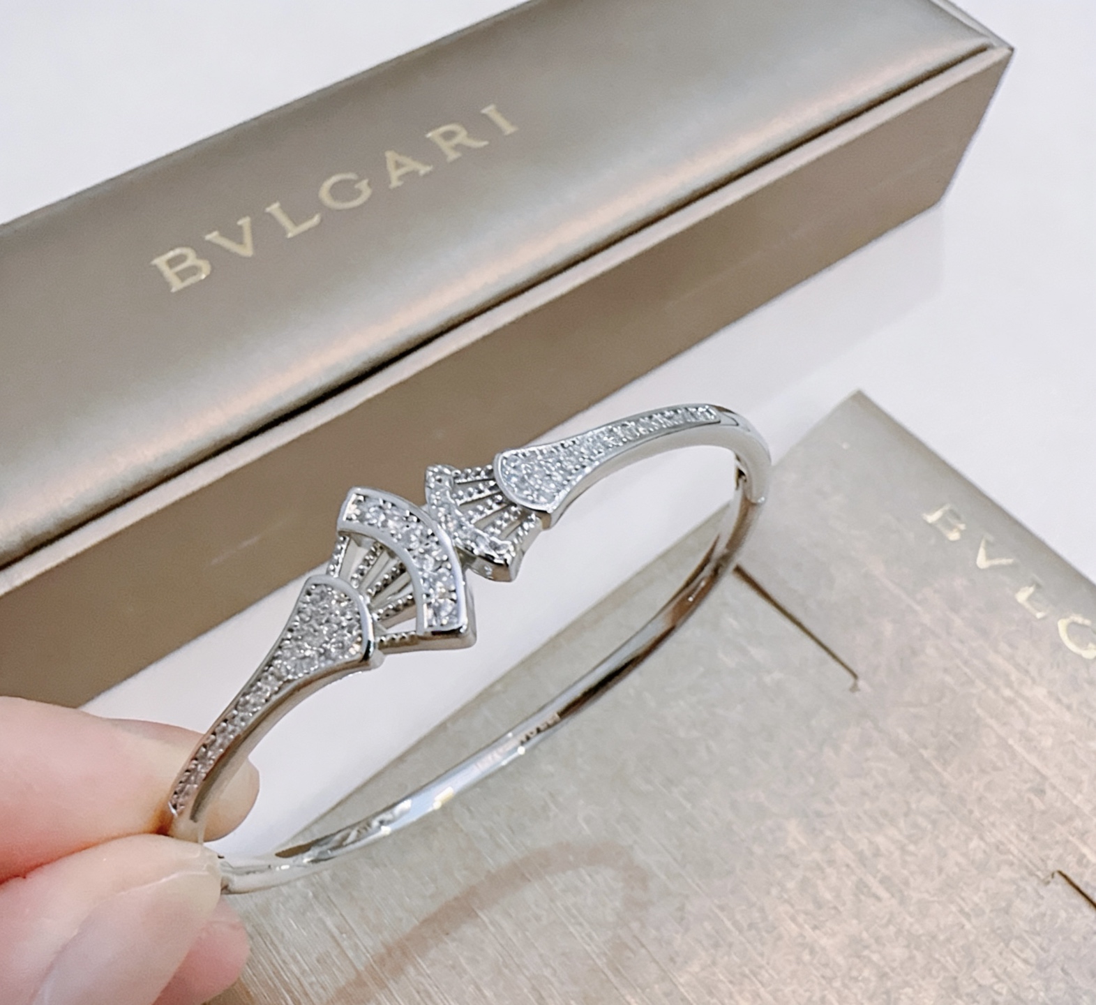 Bvlgari Divas Dream bracelet 18K yellow gold with pave diamonds 18K white gold with pave diamonds 17cm