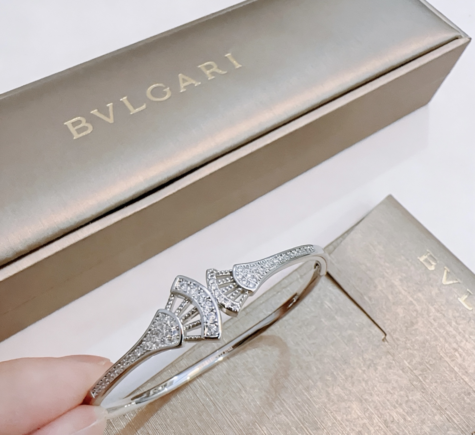 Bvlgari Divas Dream bracelet 18K yellow gold with pave diamonds 18K white gold with pave diamonds 17cm