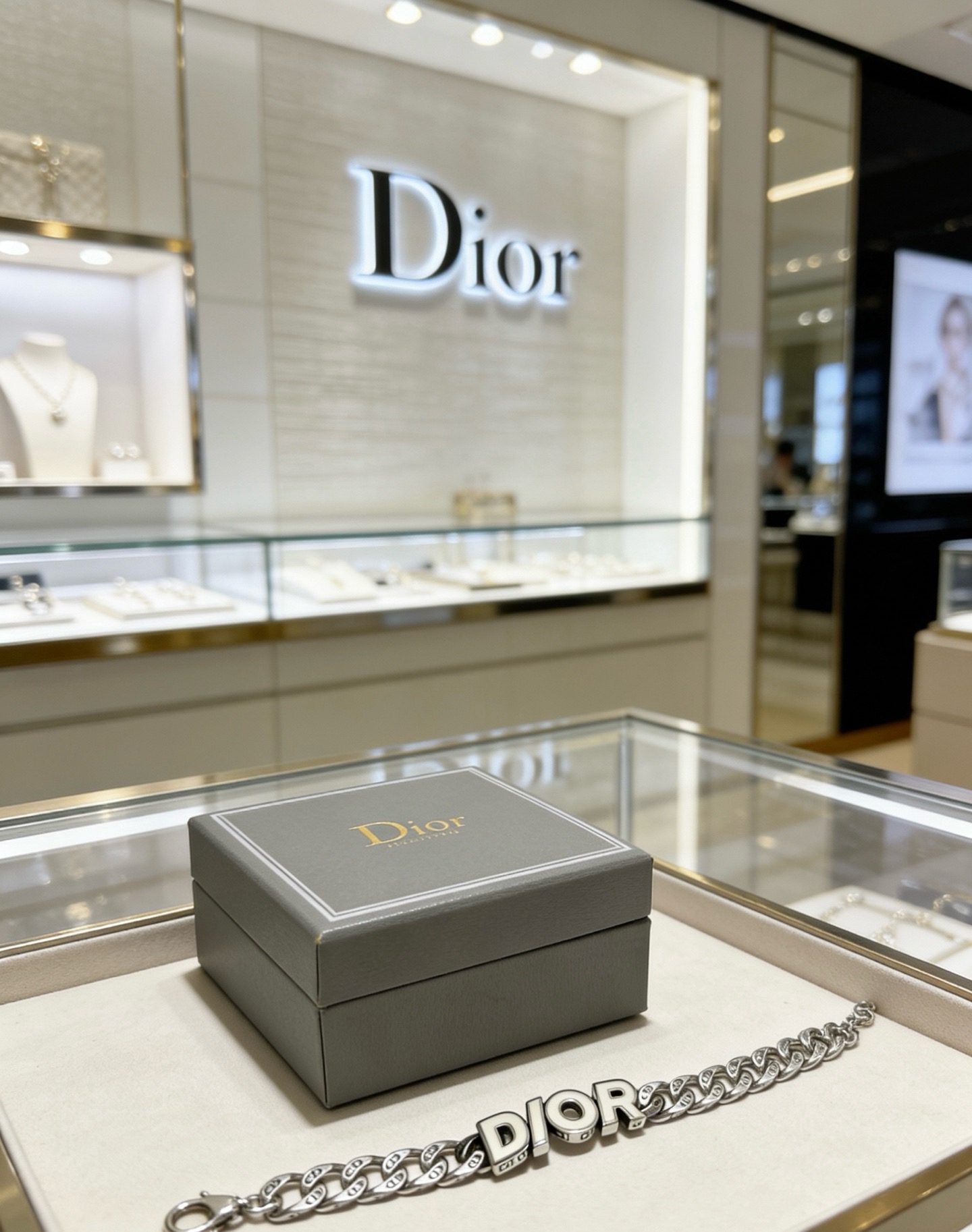 Dior Dior Logo Curb Chain Bracelet bracelet Silver-toned metal with clear crystal accents 21cm