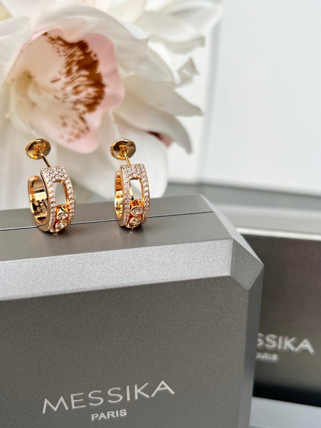 Messika Move Uno earrings rose gold with clear diamonds 12mm hoop diameter