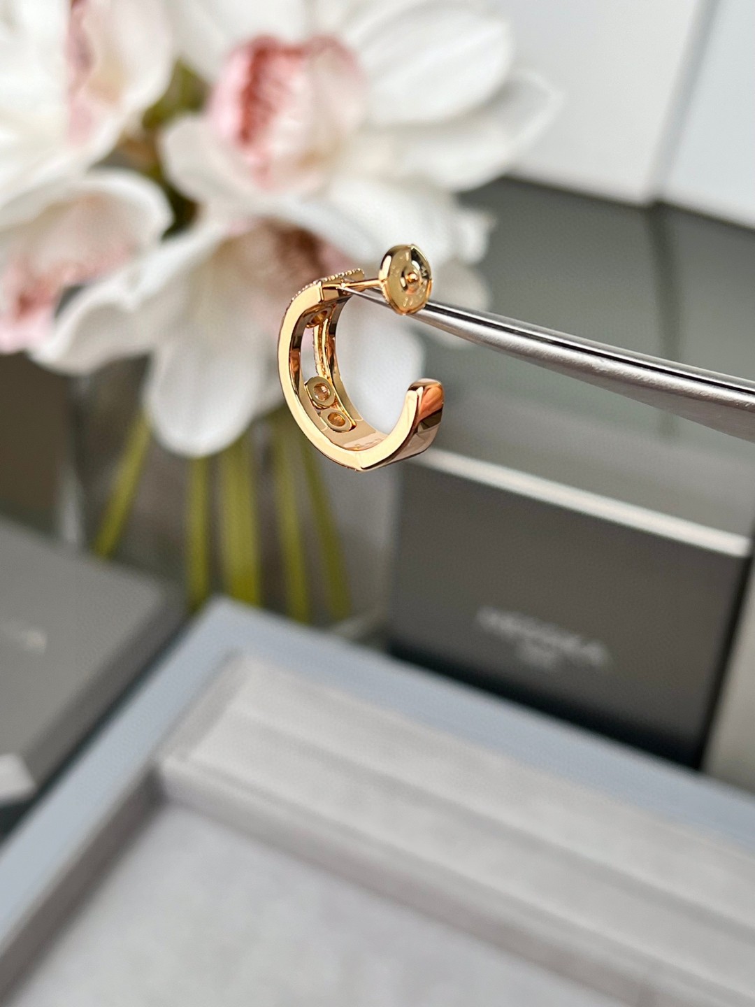 Messika Move Uno earrings rose gold with clear diamonds 12mm hoop diameter