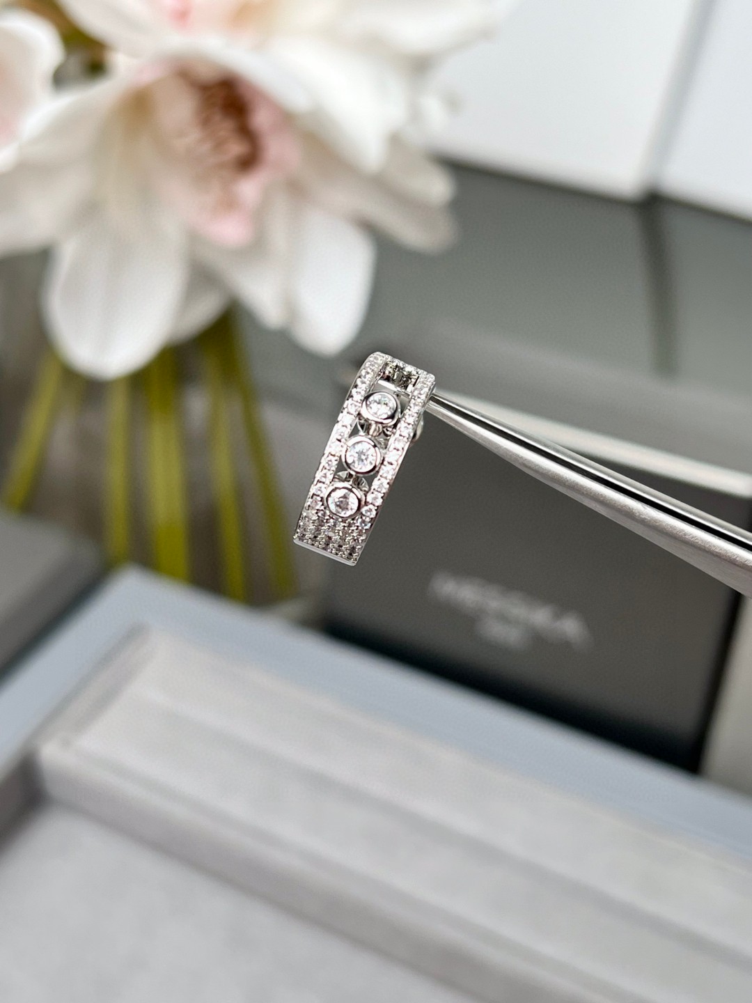 Messika Move Uno earrings white gold with clear diamonds 1 2cm hoop diameter