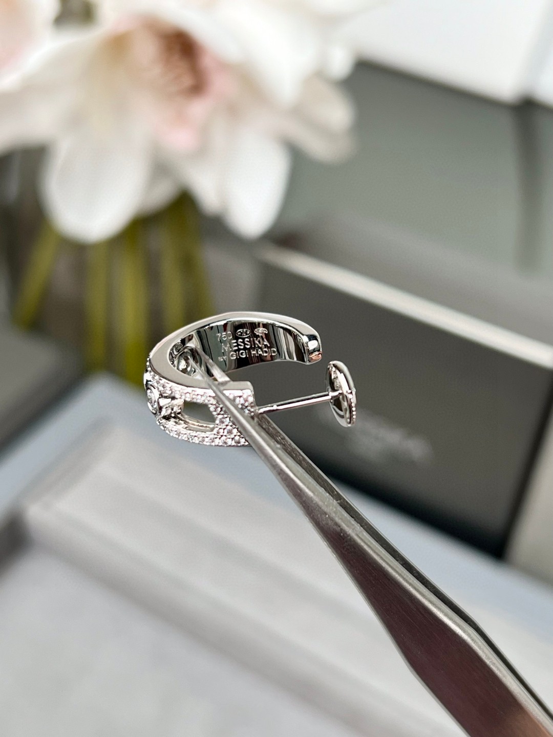 Messika Move Uno earrings white gold with clear diamonds 1 2cm hoop diameter