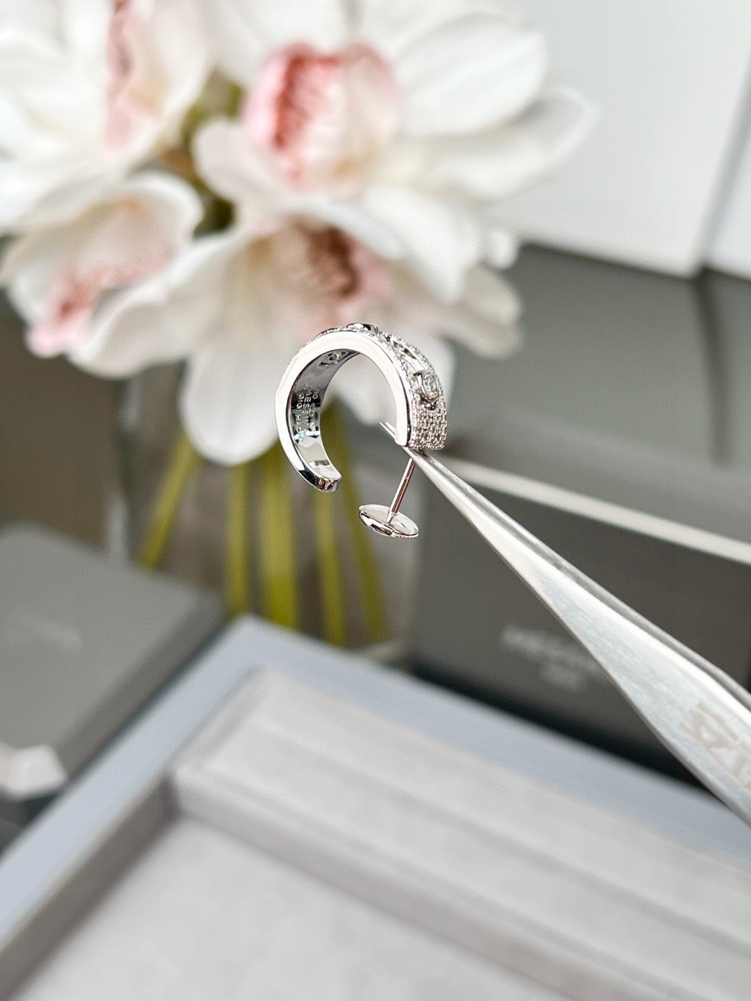Messika Move Uno earrings white gold with clear diamonds 1 2cm hoop diameter