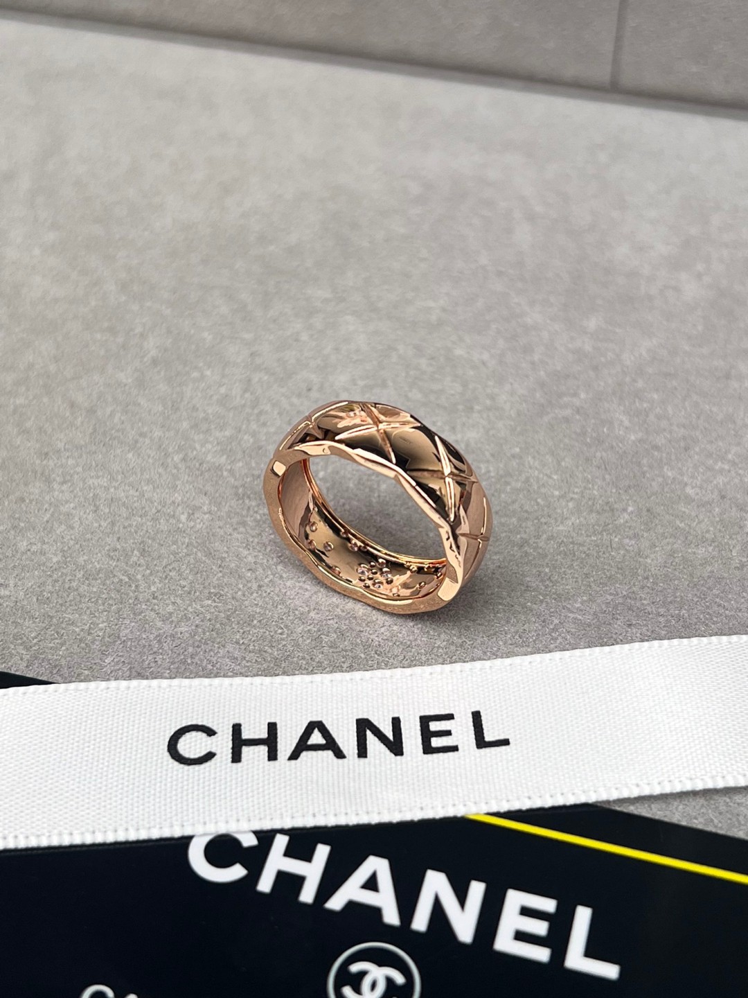 Chanel Coco Crush ring 18K rose gold with diamond accents 52