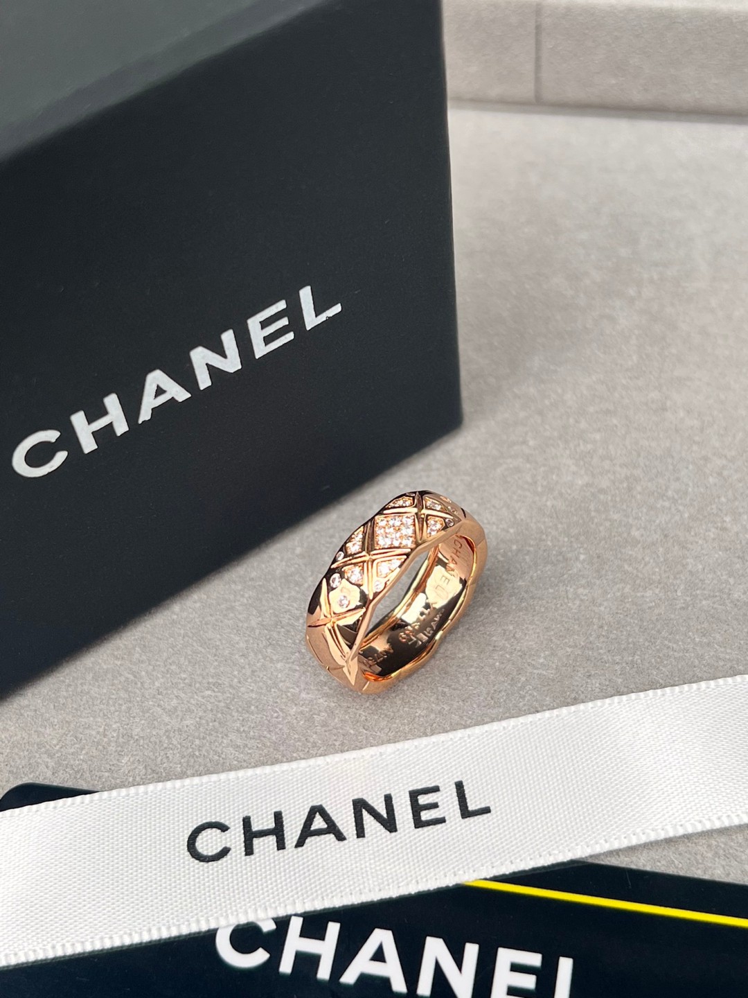 Chanel Coco Crush ring 18K rose gold with diamond accents 52