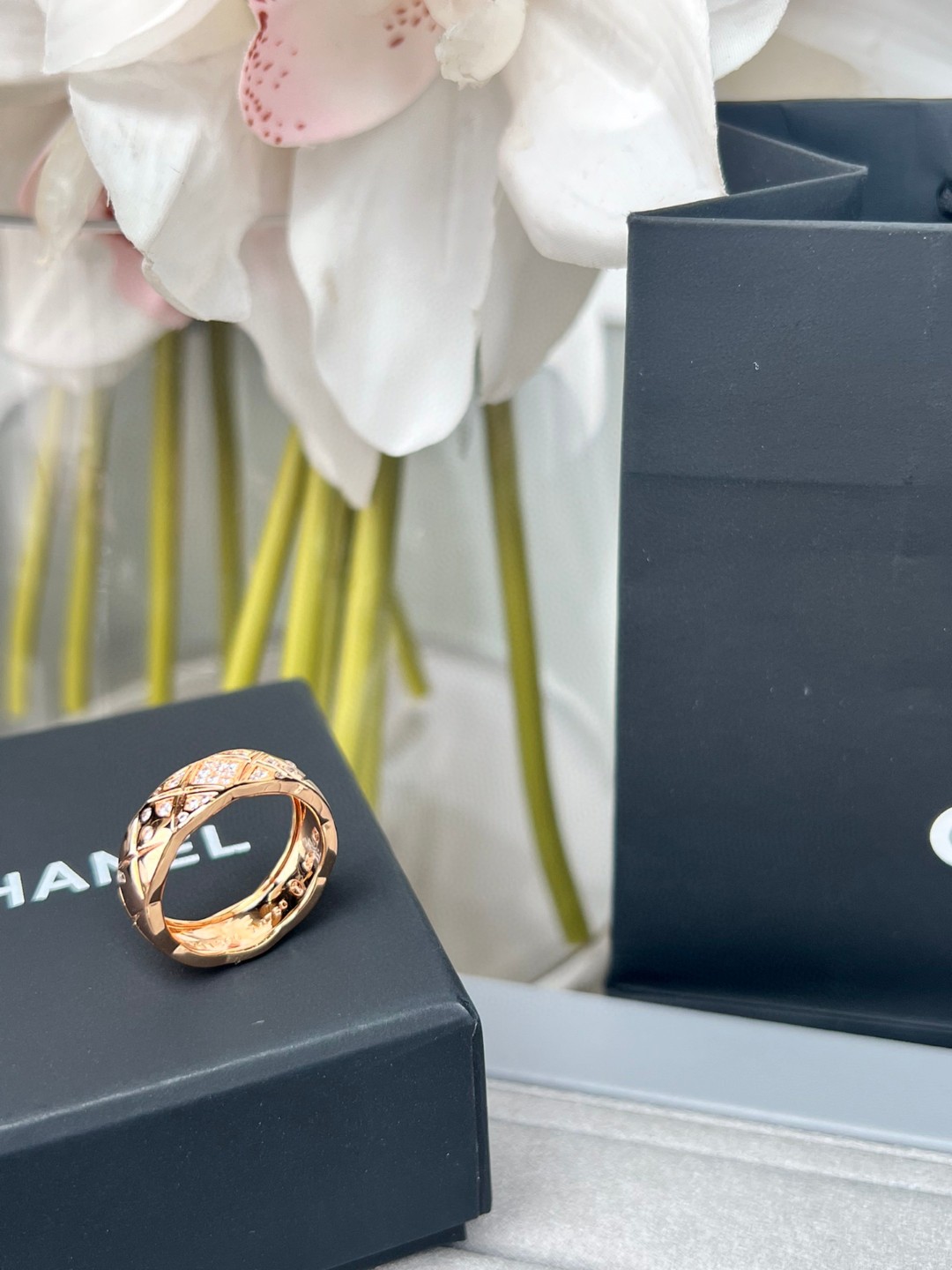 Chanel Coco Crush ring 18K rose gold with diamond accents 52