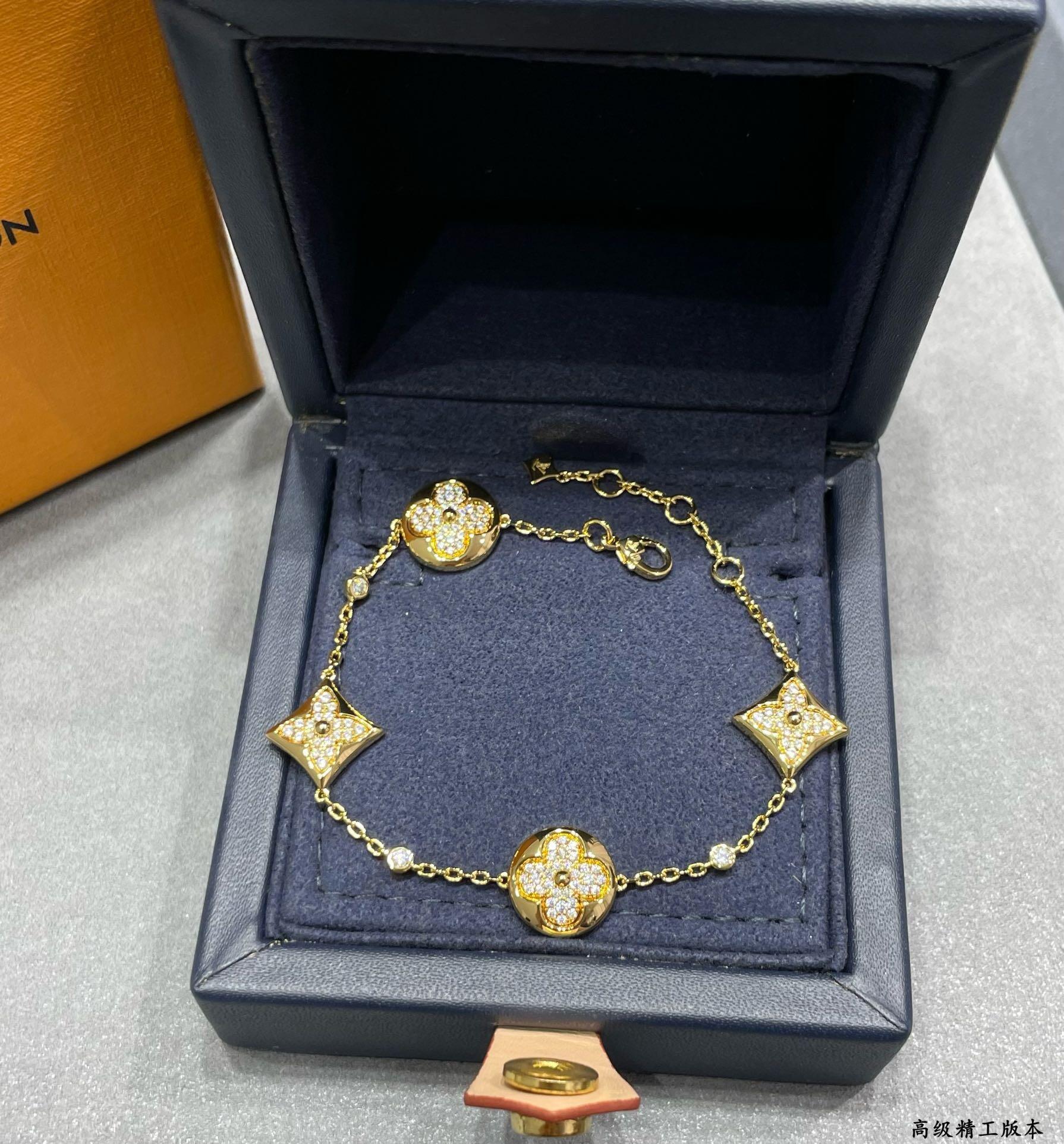 Bracelet Louis Vuitton Color Blossom Métal doré jaune avec pierres transparentes ressemblant à des diamants Métal argenté avec pierres transparentes ressemblant à des diamants 19 cm