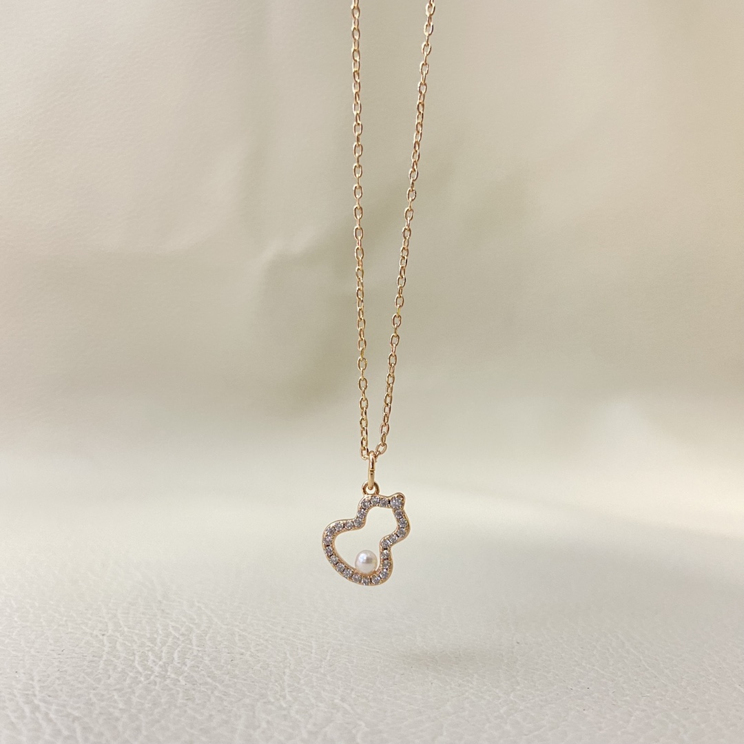 Qeelin Wulu necklace rose gold metal clear diamond accents white freshwater pearl 42cm with 2cm extender