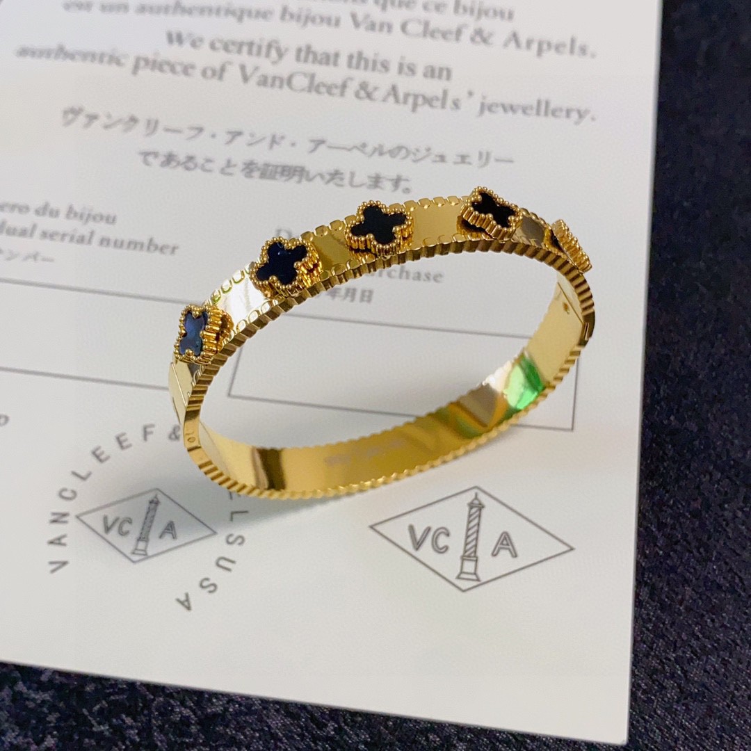 Bracciale Van Cleef Arpels Alhambra in oro giallo con onice nero e motivi di trifoglio di madreperla bianca 17 cm