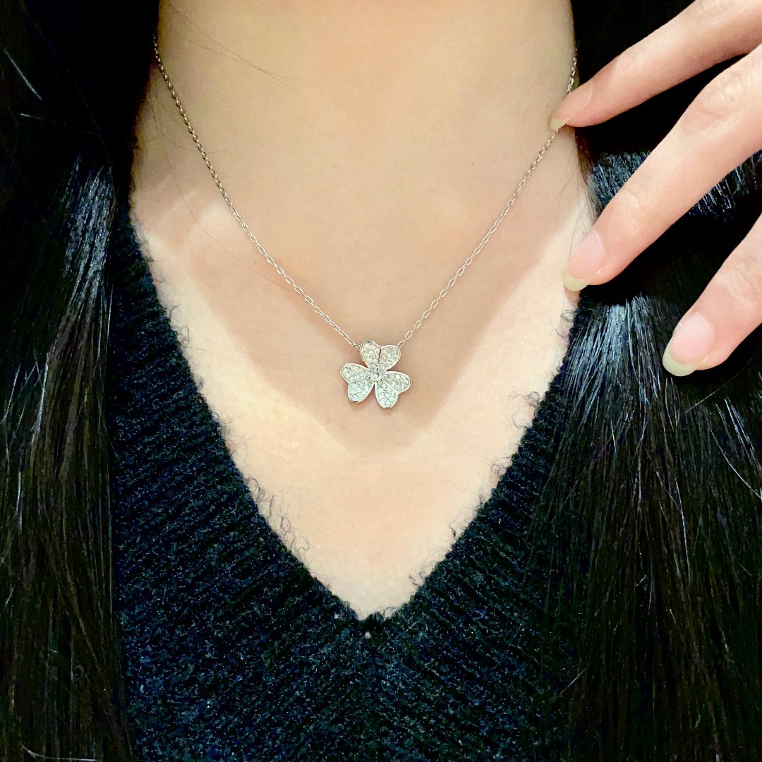 Collana Van Cleef Arpels Frivole Oro bianco diamanti 42 cm