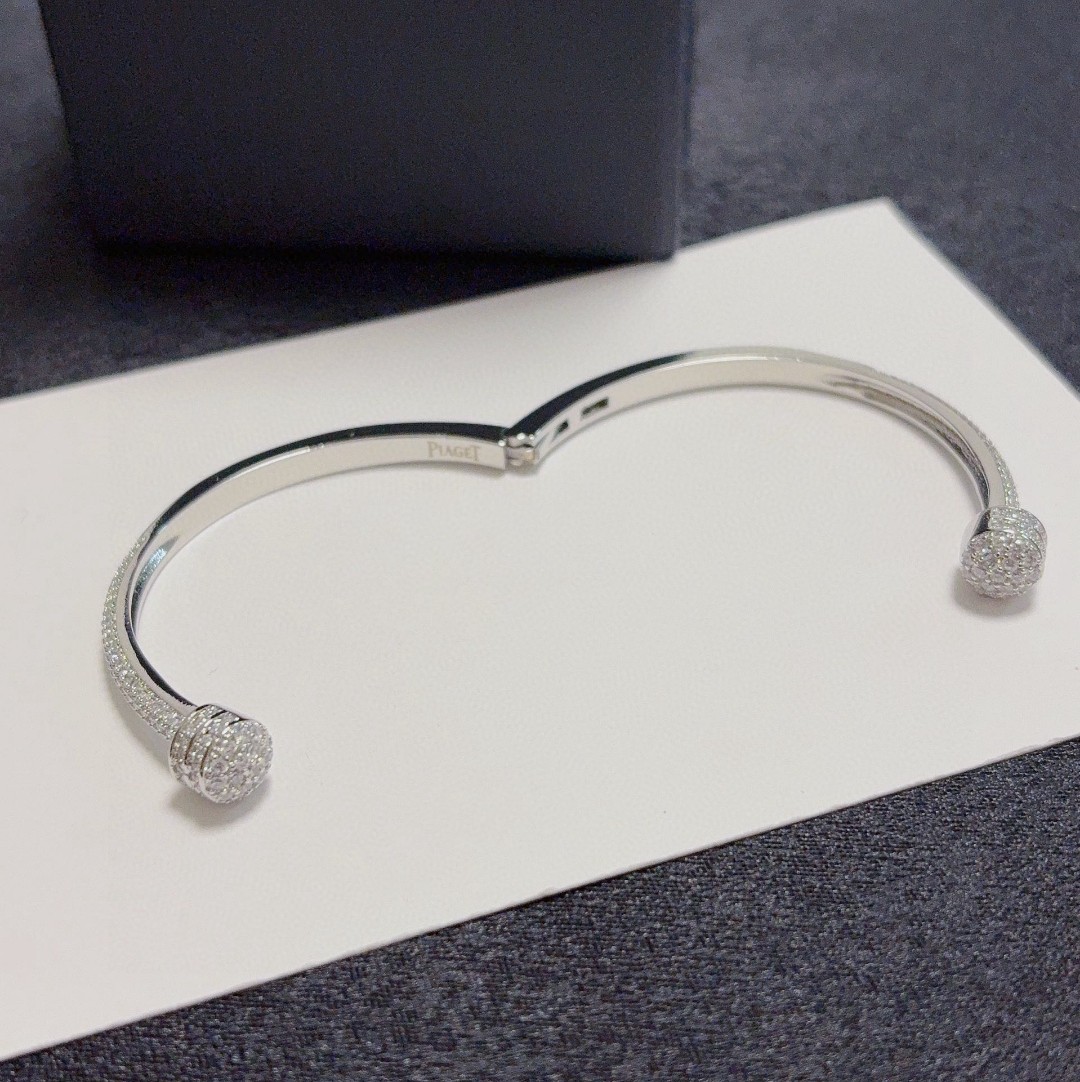 Piaget Possession bracelet silver-toned white gold with full-pave clear diamonds 16cm inner circumference