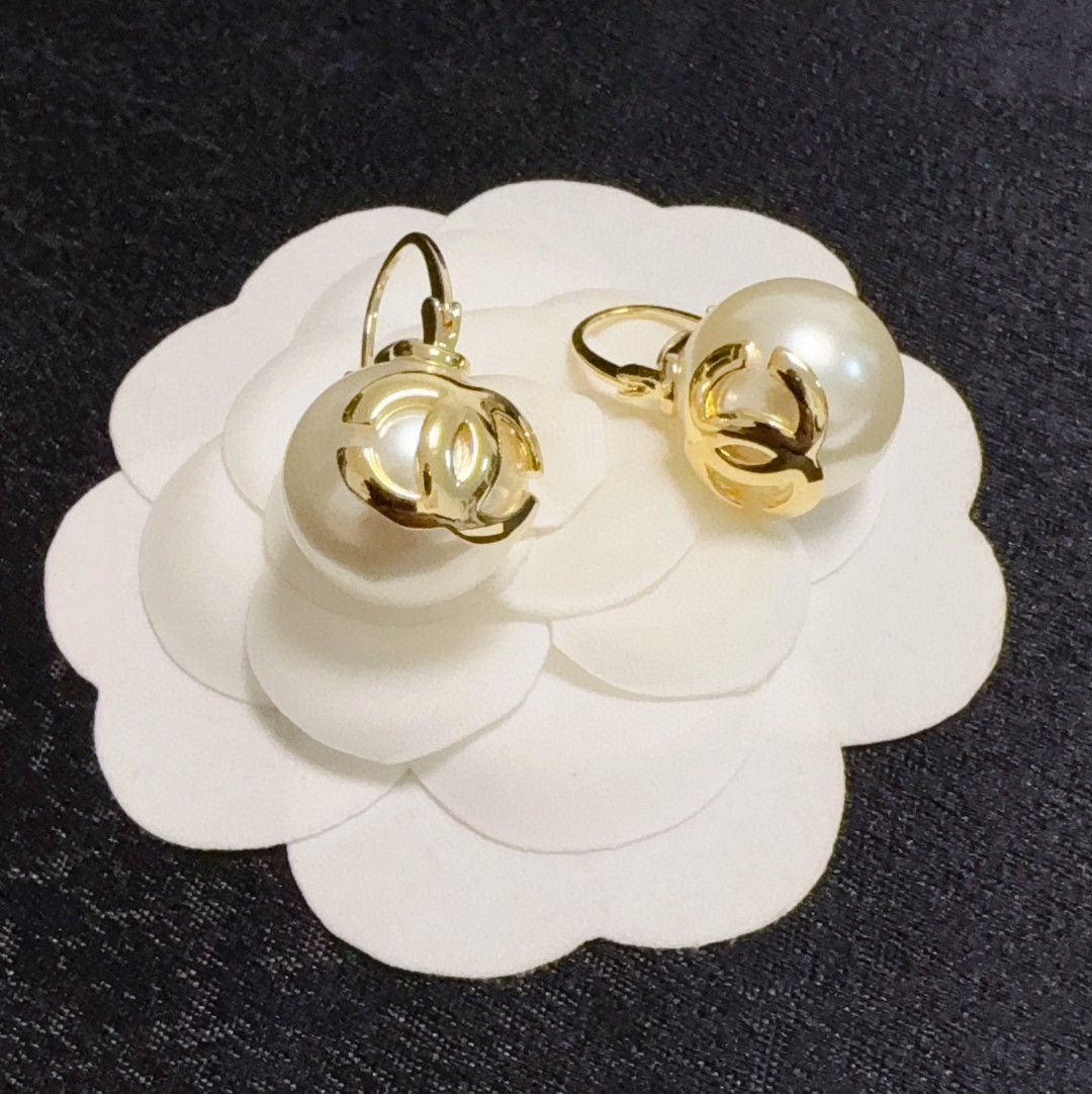 Chanel CC Logo Pearl Drop Earrings earrings gold-tone metal cream white faux pearl 1 5cm pearl diameter 2 5cm total drop length