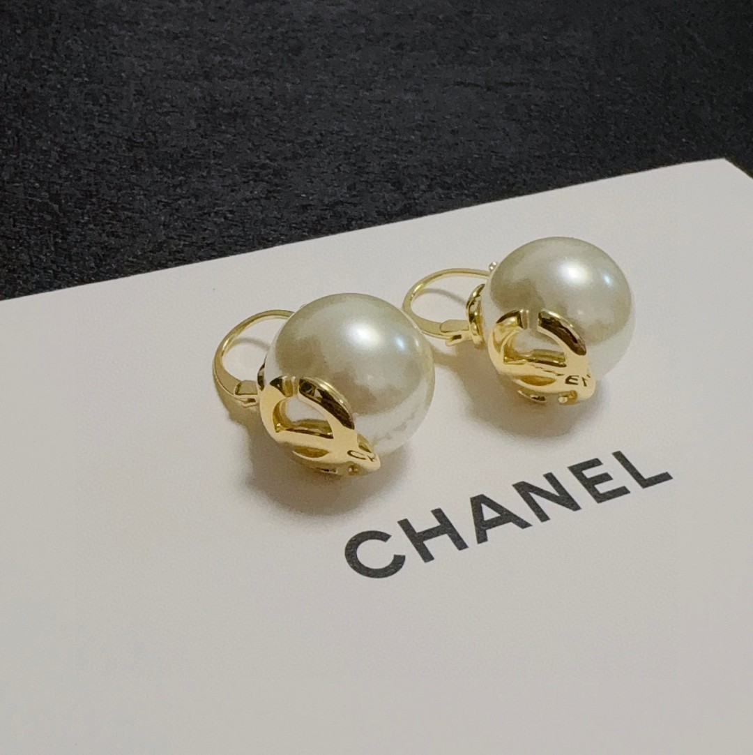 Chanel CC Logo Pearl Drop Earrings earrings gold-tone metal cream white faux pearl 1 5cm pearl diameter 2 5cm total drop length