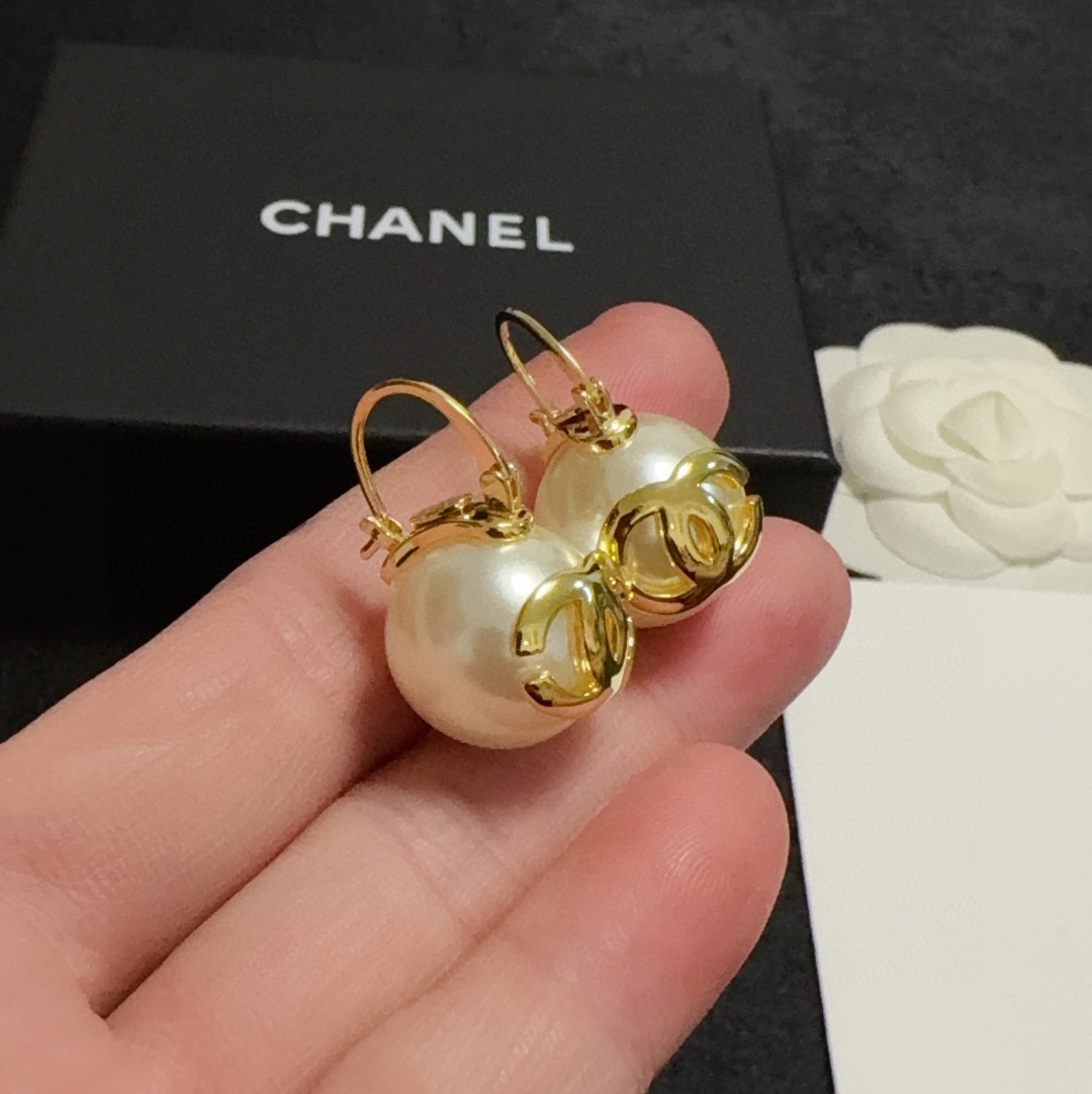 Chanel CC Logo Pearl Drop Earrings earrings gold-tone metal cream white faux pearl 1 5cm pearl diameter 2 5cm total drop length