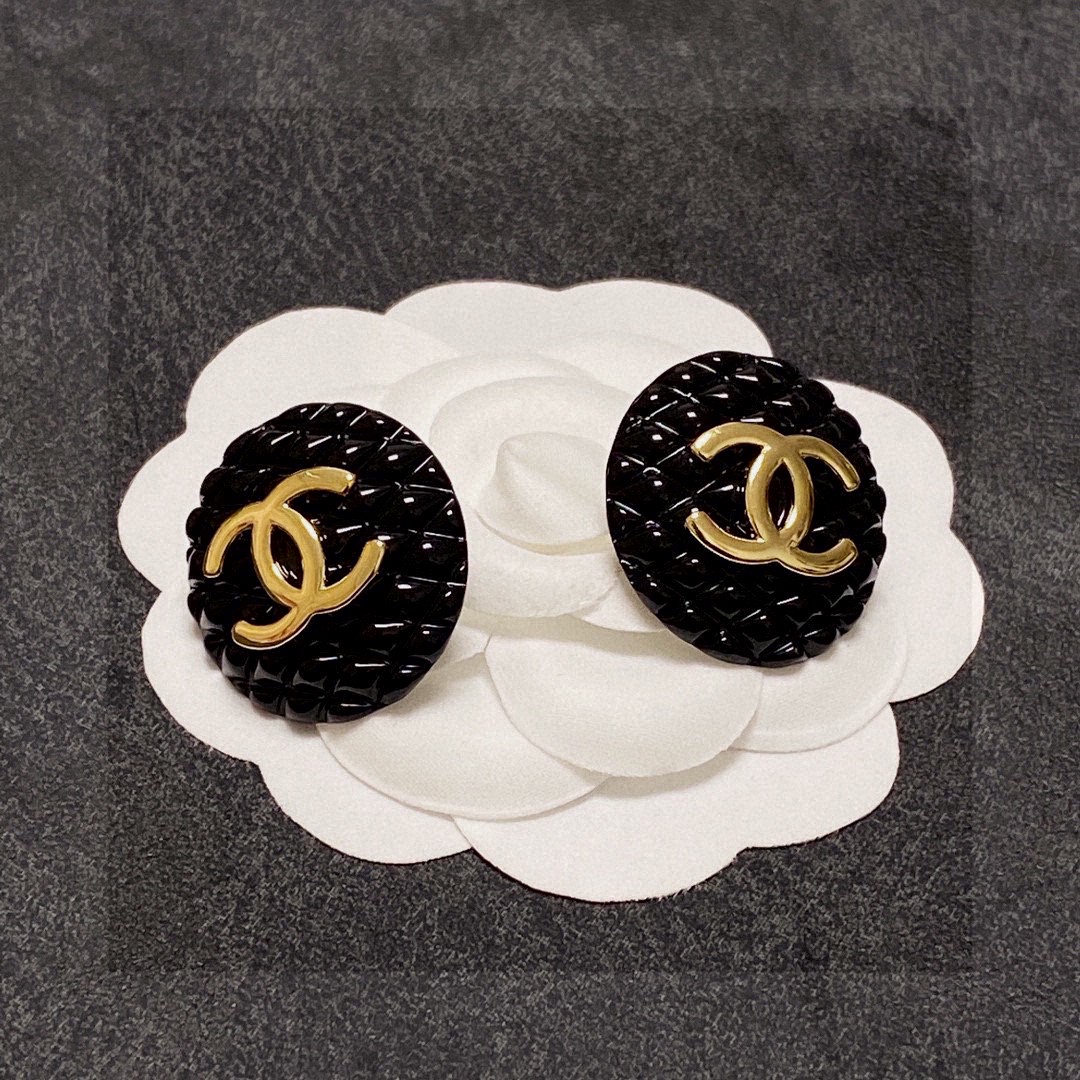 Chanel CC Quilted Round Stud Earrings earrings Gold-tone metal with black quilted resin 2 2cm diameter