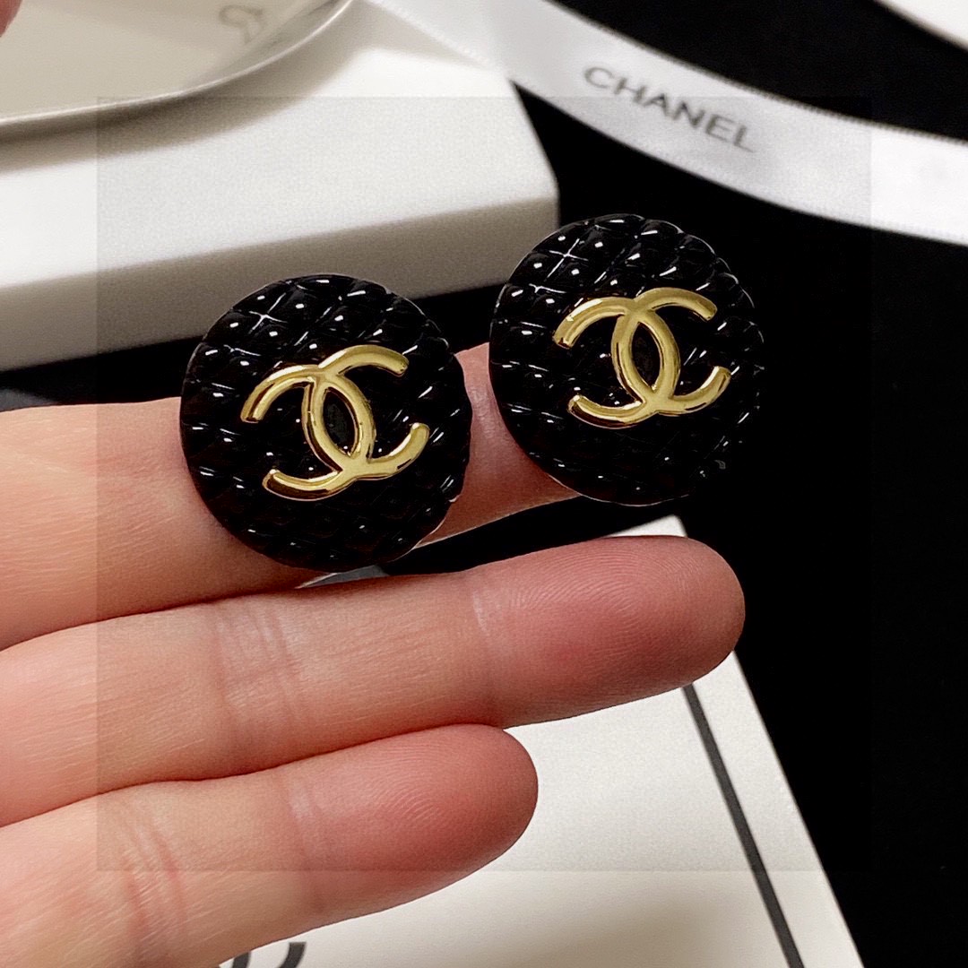 Chanel CC Quilted Round Stud Earrings earrings Gold-tone metal with black quilted resin 2 2cm diameter
