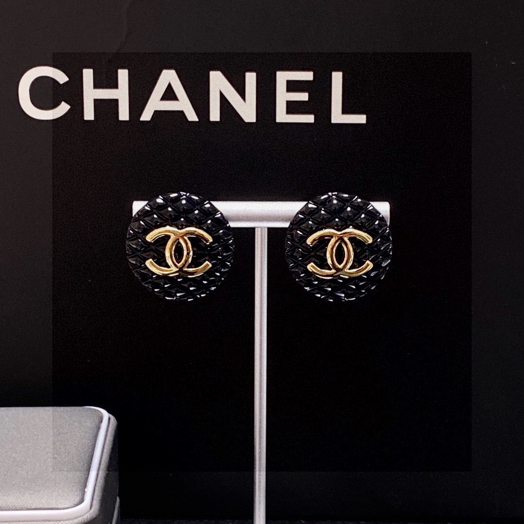 Chanel CC Quilted Round Stud Earrings earrings Gold-tone metal with black quilted resin 2 2cm diameter